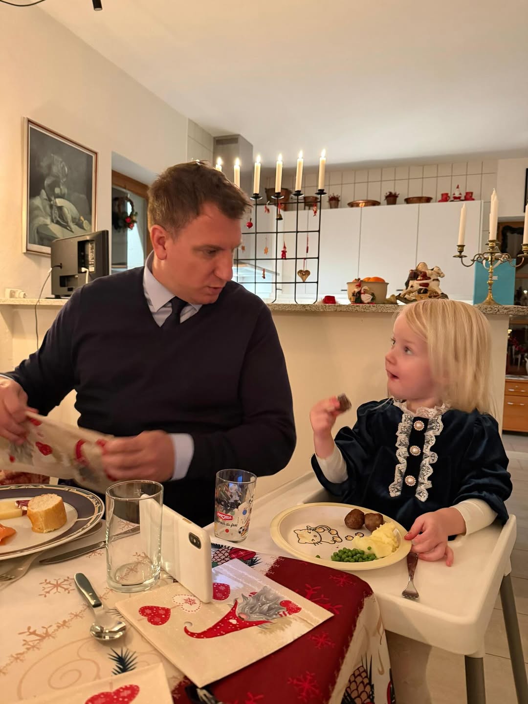 Maxi López celebró la Navidad en Suiza junto a Daniela Christiansson y su hija Elle | Fuente: Instagram/officialmaxilopez