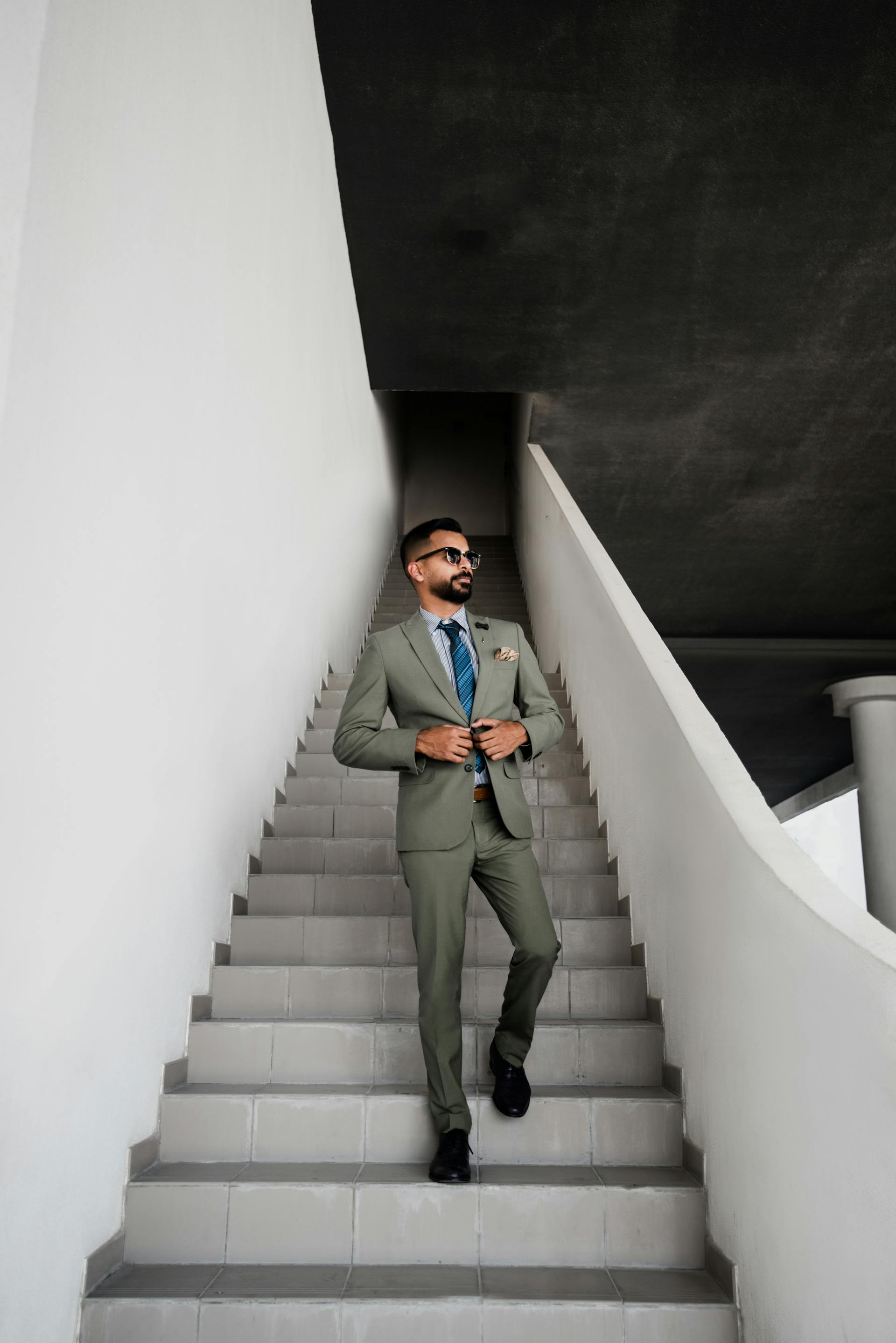 Un uomo in giacca e cravatta | Fonte: Pexels