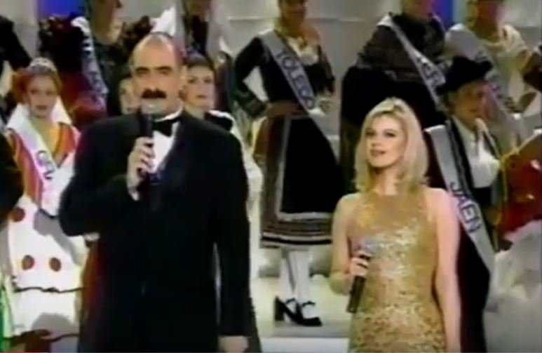 Terelu y Carlos Herrera durante la Gala Miss España 1997. | Foto: Youtube/ Ines Sainz Esteban