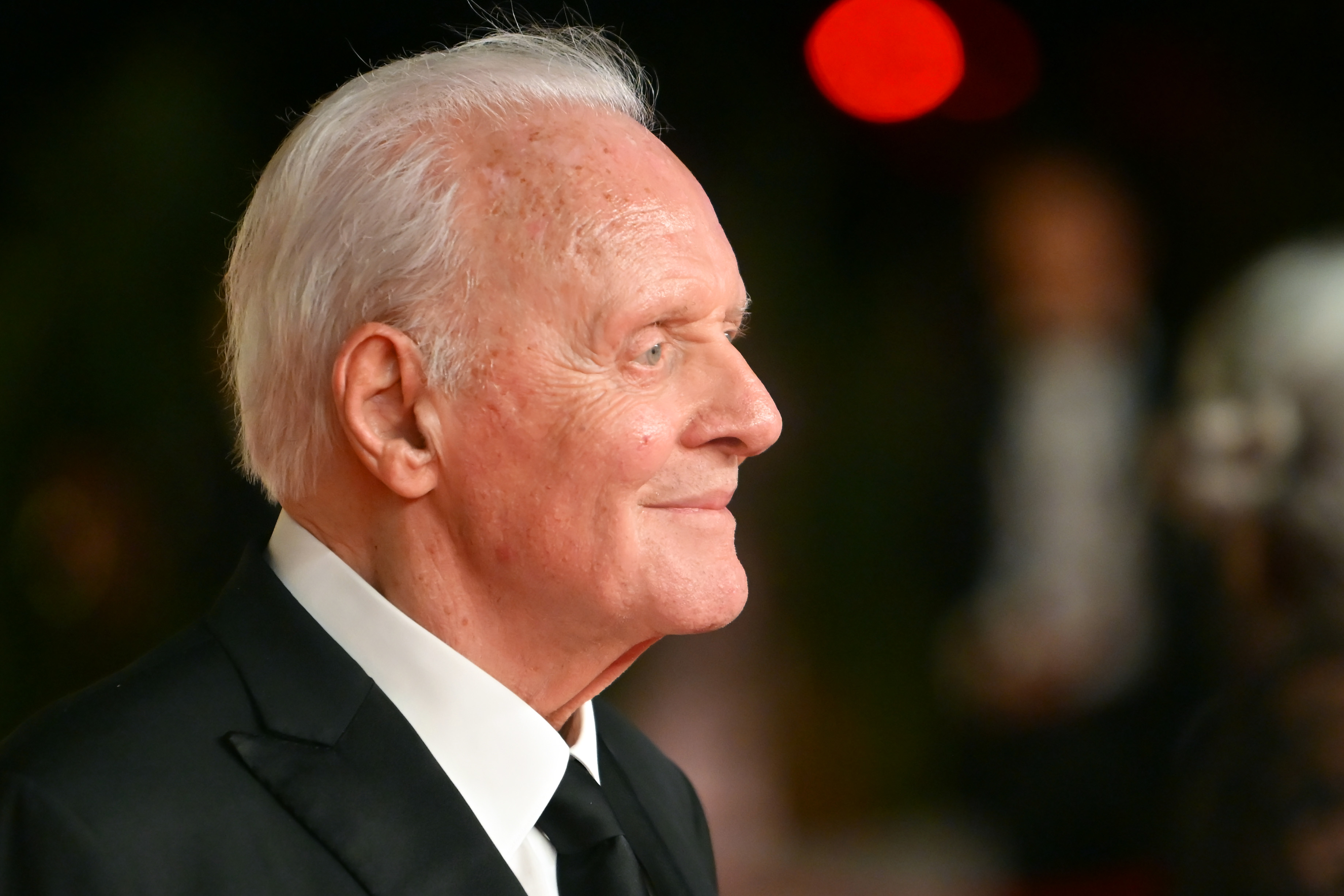 Mucho antes de hacerse cargo de la antigua finca de Hawn-Russell, Hopkins ya se había establecido en el sur de California, y en una ocasión llegó a decir que se sentía feliz "disfrutando de la vida en mi casa de Malibú". | Fuente: Getty Images