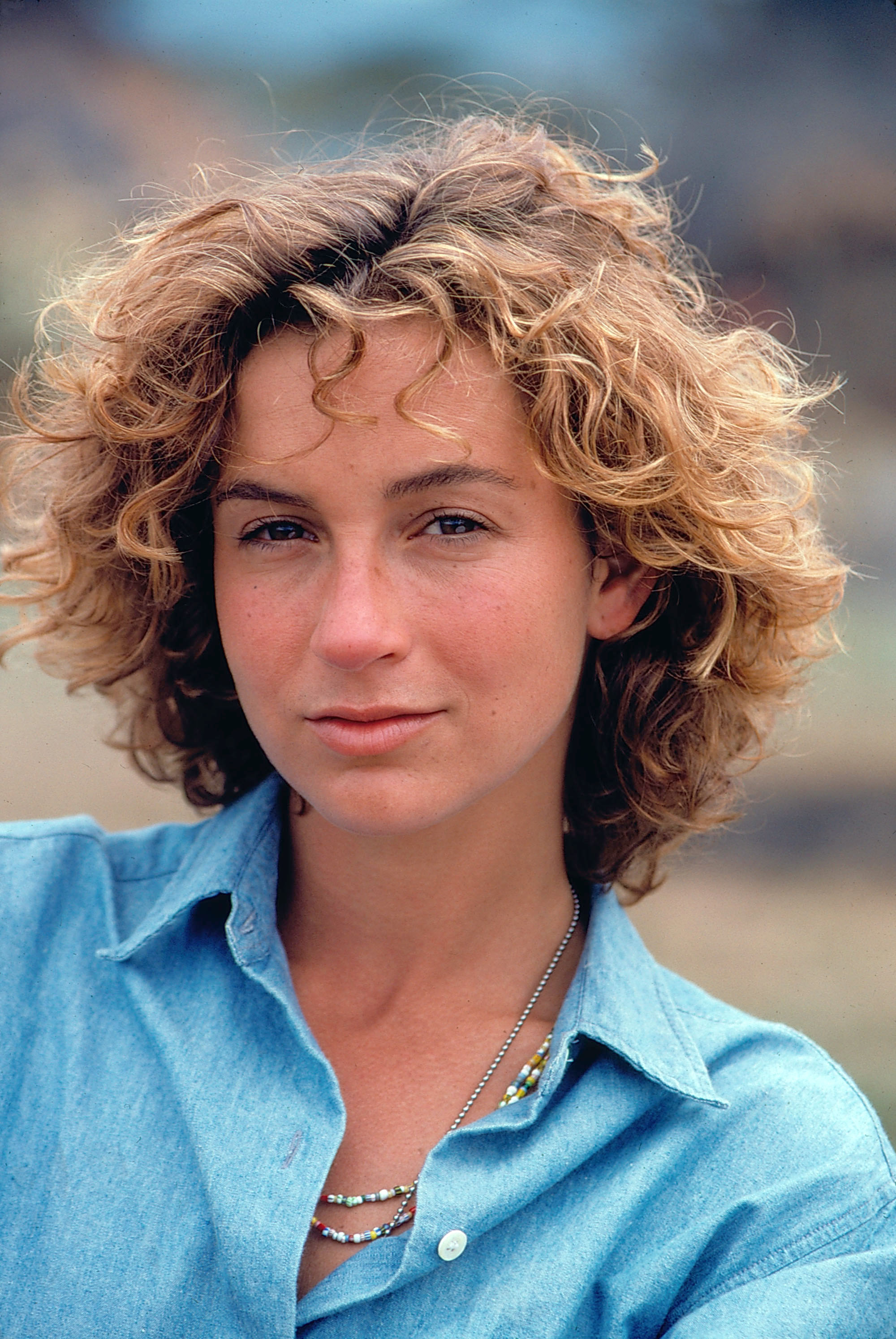 Jennifer Grey en el rodaje de "Ojos de testigo", 1990 | Fuente: Getty Images