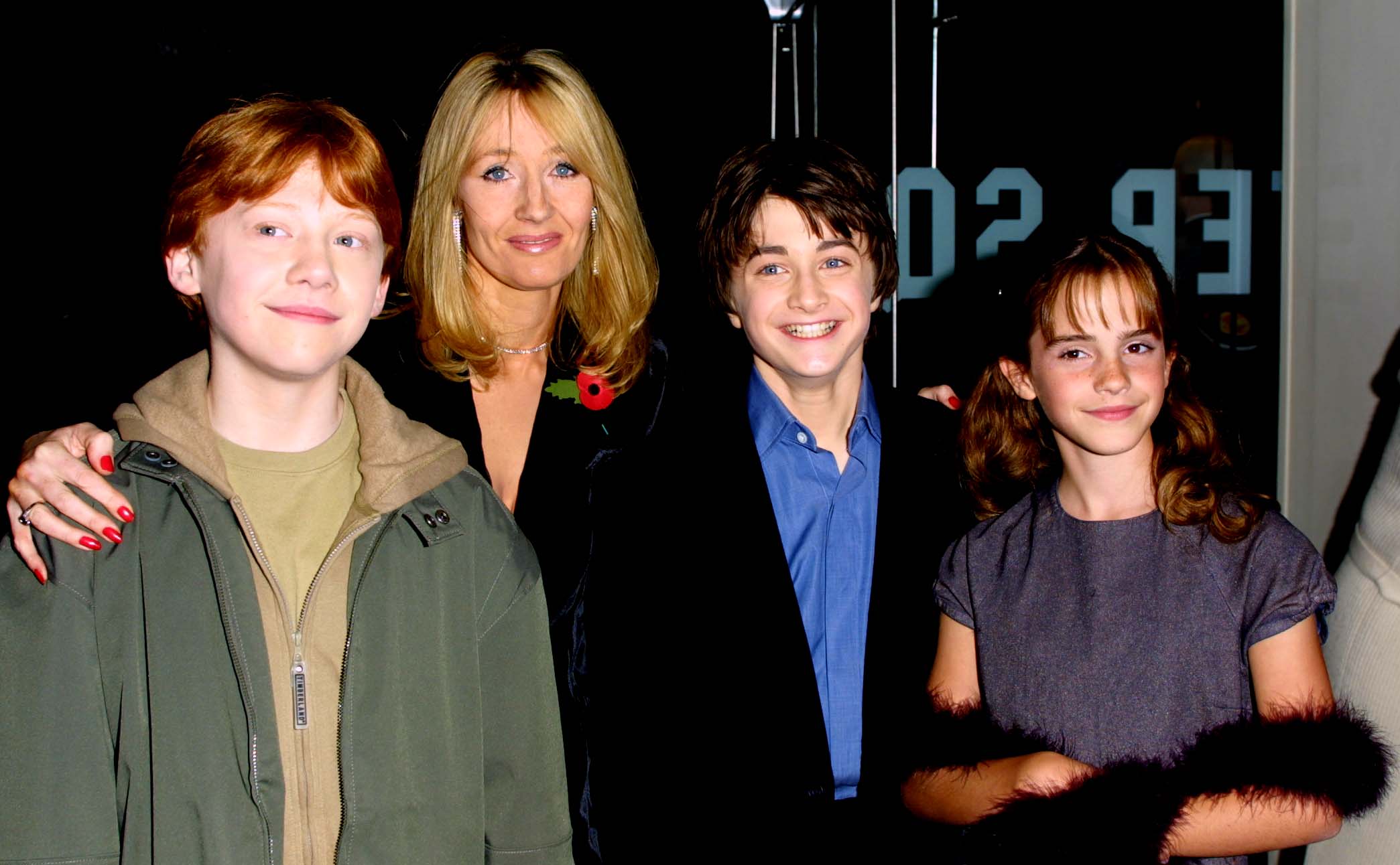 Rupert Grint, J.K. Rowling, Daniel Radcliffe y Emma Watson en el estreno mundial de "Harry Potter and The Philosopher's Stone" en Londres el 4 de noviembre de 2001 | Fuente: Getty Images