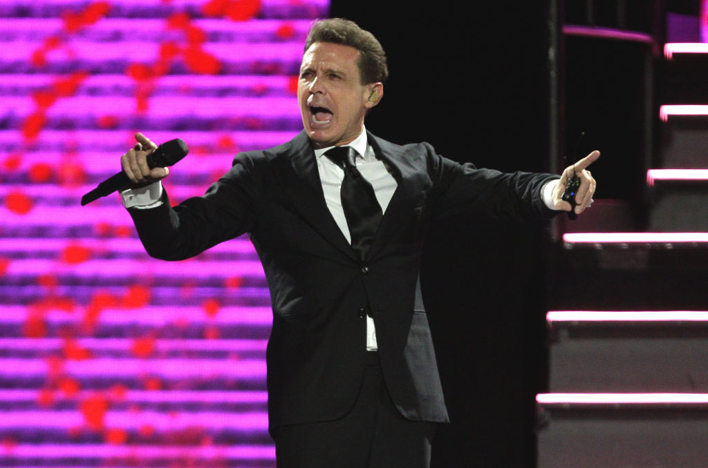 Luis Miguel se presenta durante un concierto como parte del 'Tour 2024' en la Arena Ciudad de México el 1 de diciembre de 2024 en Ciudad de México, México. | Fuente: Getty Images