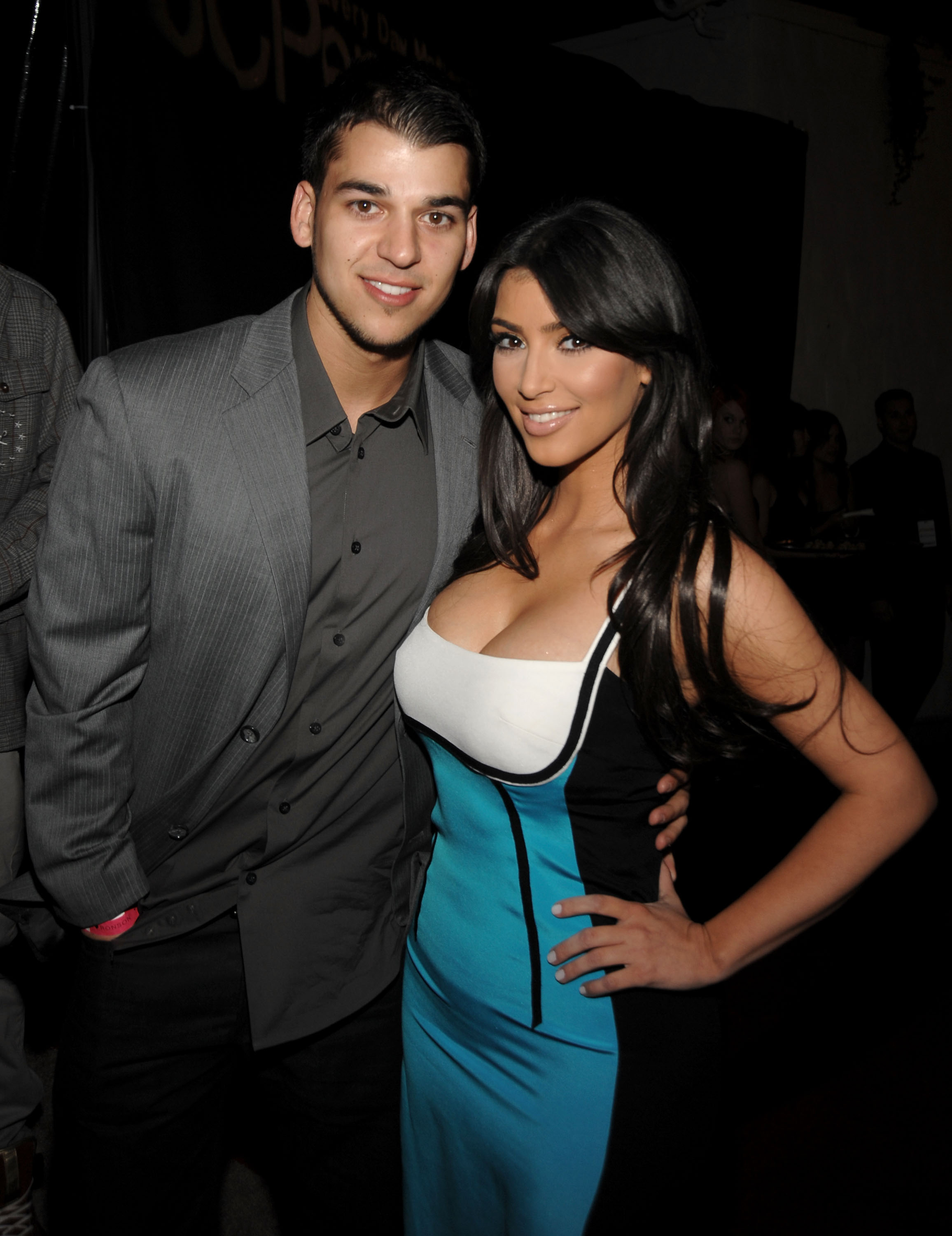 Rob Kardashian posa con su hermana Kim Kardashian en un acto público durante sus primeros años de fama. La foto refleja una época en la que los hermanos solían aparecer juntos, mucho antes de que Rob empezara a alejarse de los focos. | Fuente: Getty Images.