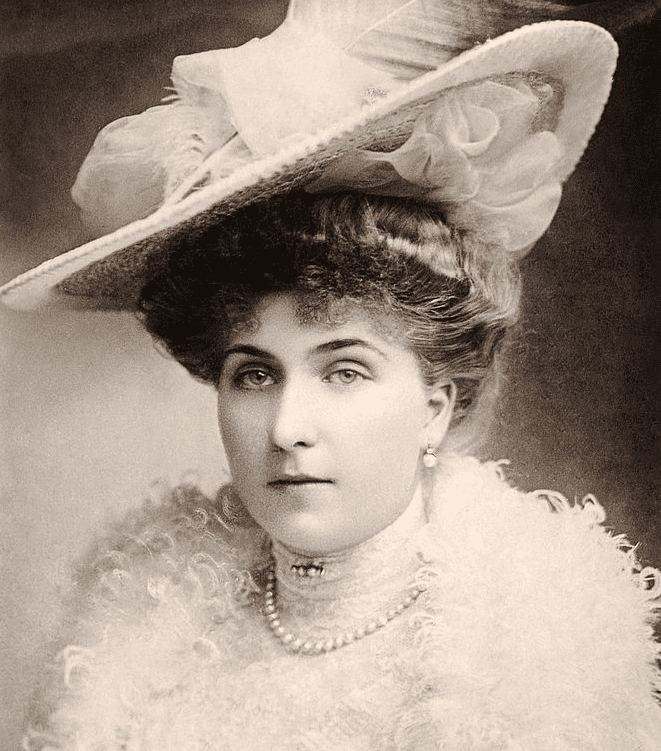 La Reina Victoria Eugenia de España, Princesa Ena de Battenberg, nieta de la Reina Victoria, en 1910. | Foto: Getty Images