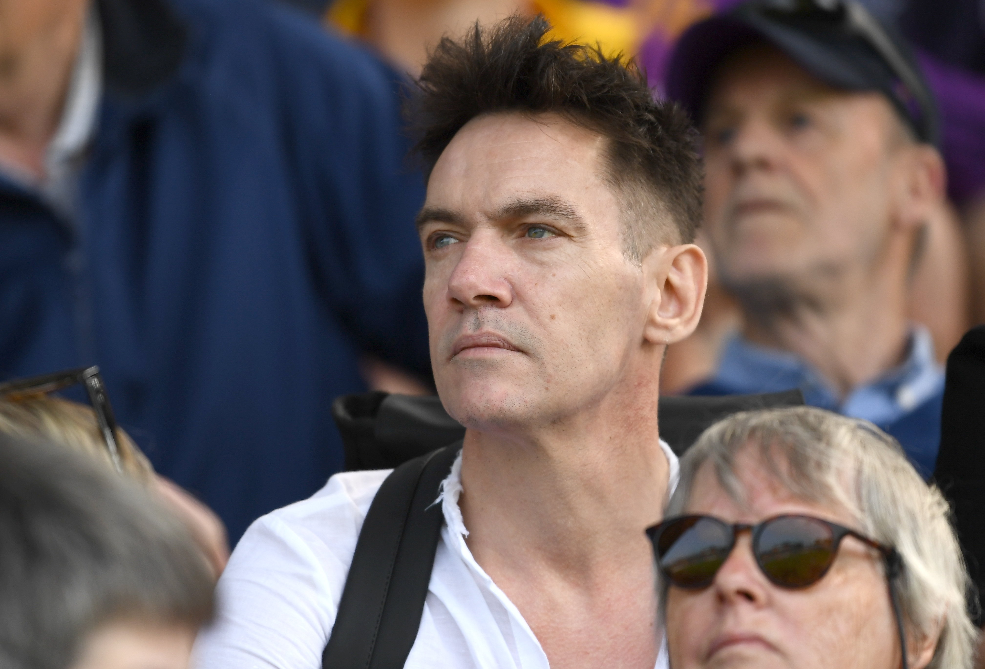 Jonathan Rhys Meyers durante el partido de la 4ª jornada del Campeonato Senior de Hurling de la GAA de Leinster, el 21 de mayo de 2023 en Wexford, Irlanda. | Fuente: Getty Images