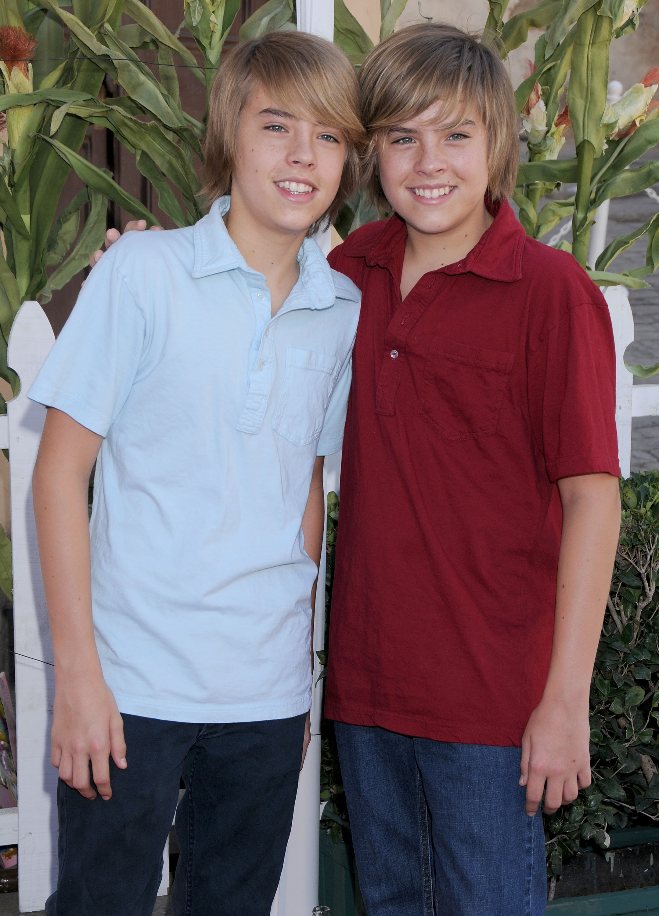 Cole y Dylan Sprouse en el 16º Carnaval Familiar Anual de Halloween el 26 de octubre de 2008, en Universal City, California. | Fuente: Getty Images