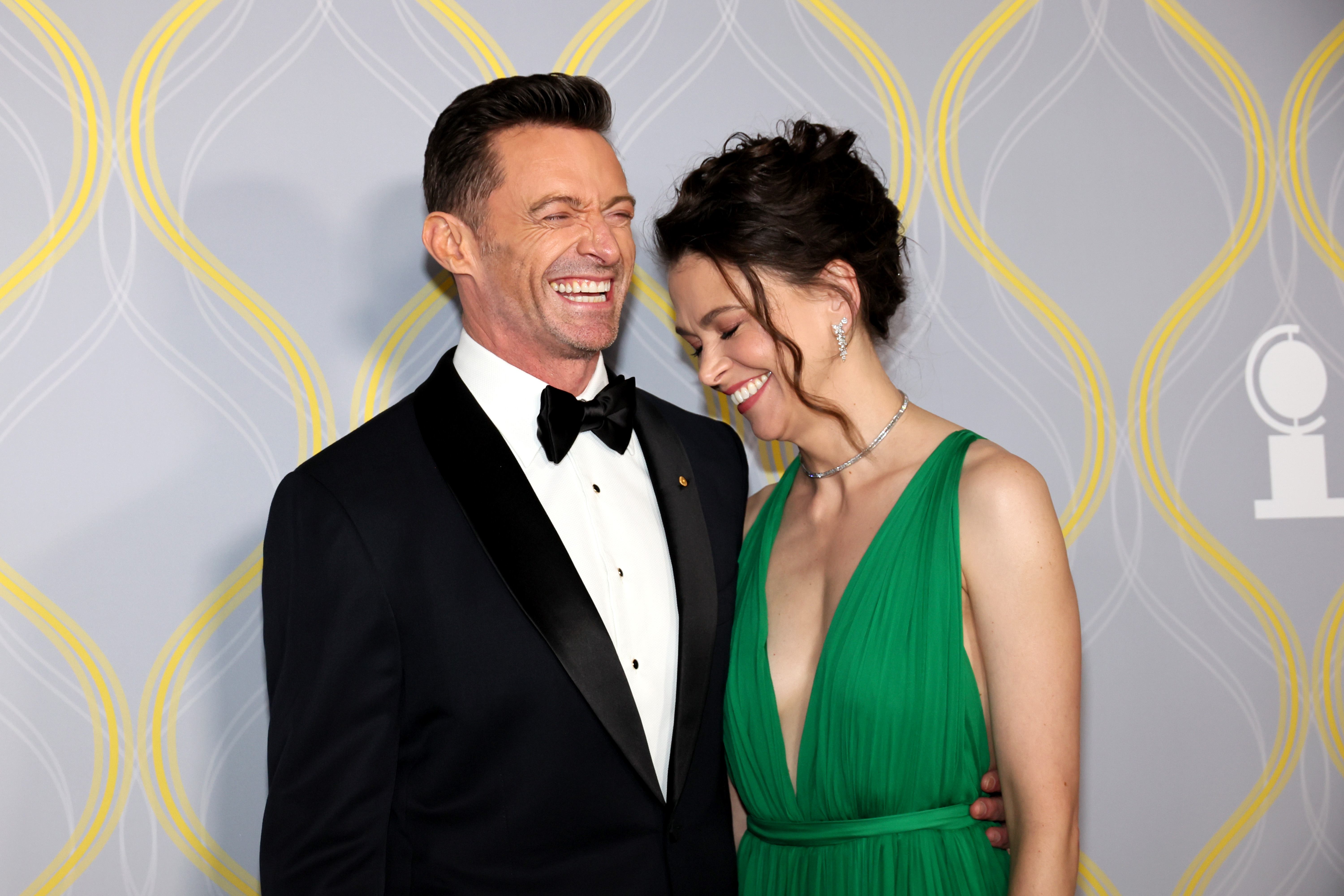 Hugh Jackman y Sutton Foster asisten a la 75 edición de los Premios Tony en el Radio City Music Hall de Nueva York, el 12 de junio de 2022 | Fuente: Getty Images