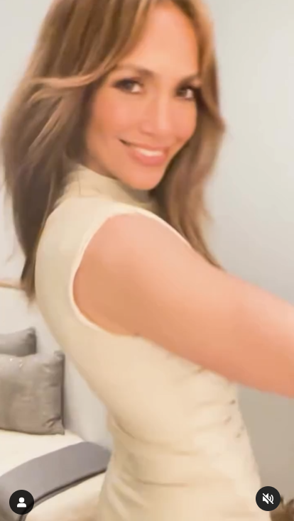 Captura de pantalla de Jennifer Lopez en un vídeo publicado en abril de 2024 | Foto: Instagram/jlo
