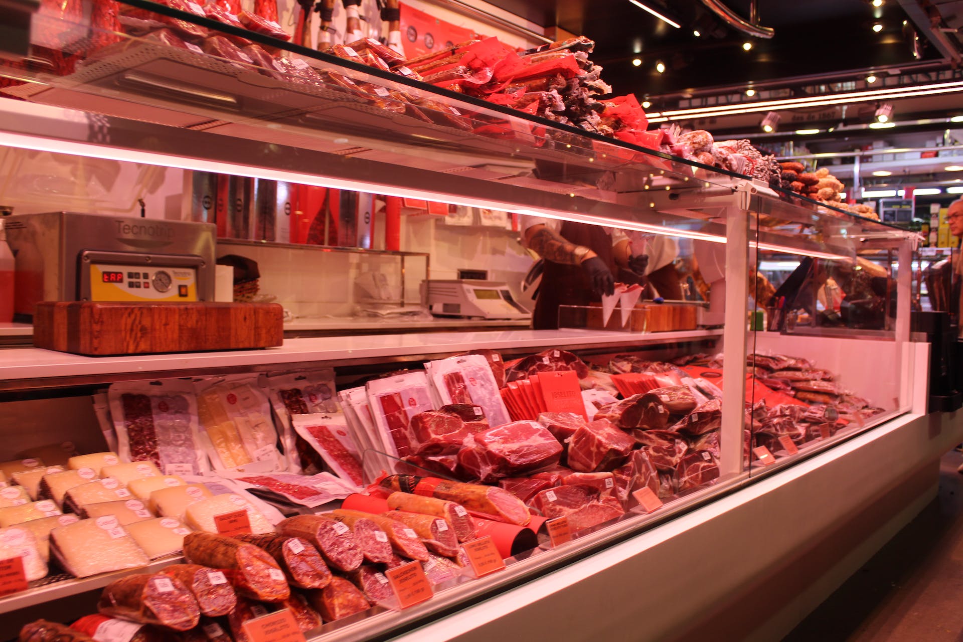 Mostrador de una carnicería | Foto: Pexels
