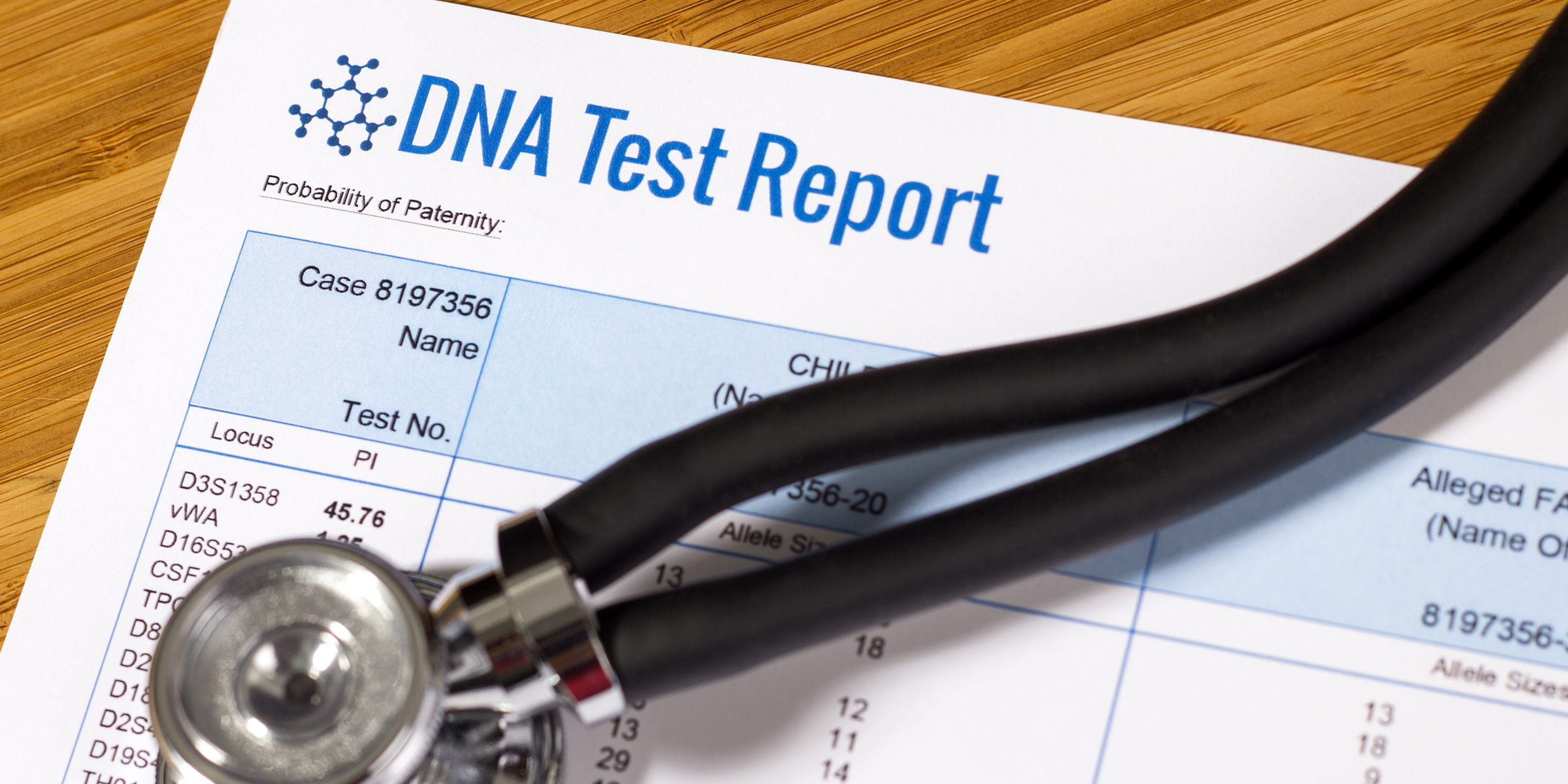 Estetoscopio sobre prueba de ADN | Foto: Shutterstock