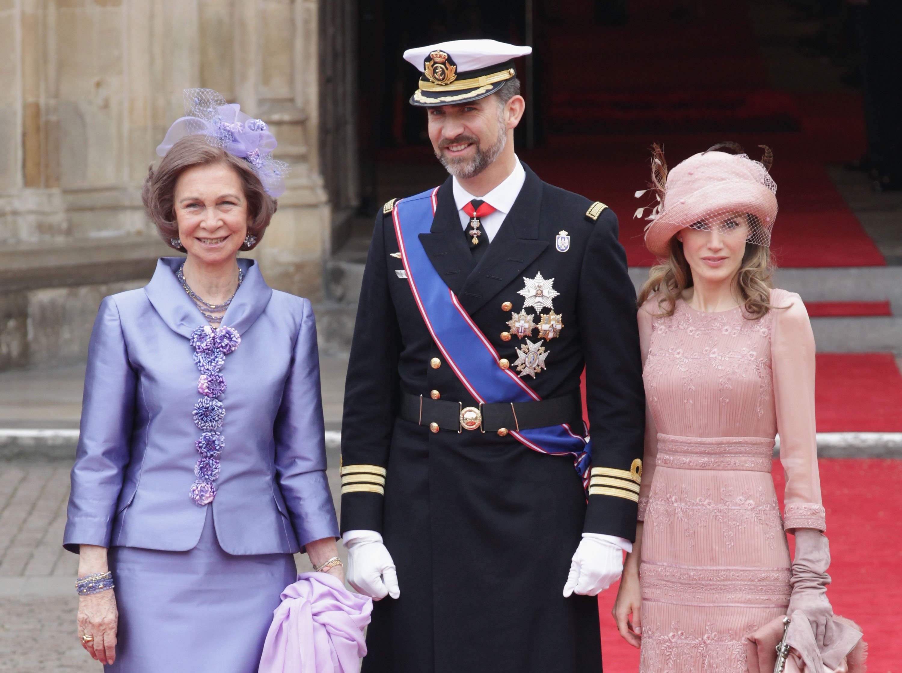 Don Felipe, doña Letizia y la reina Sofía, en la boda del príncipe William y Kate Middleton, el 29 de abril de 2011 en Londres, Inglaterra. | Foto: Getty Images