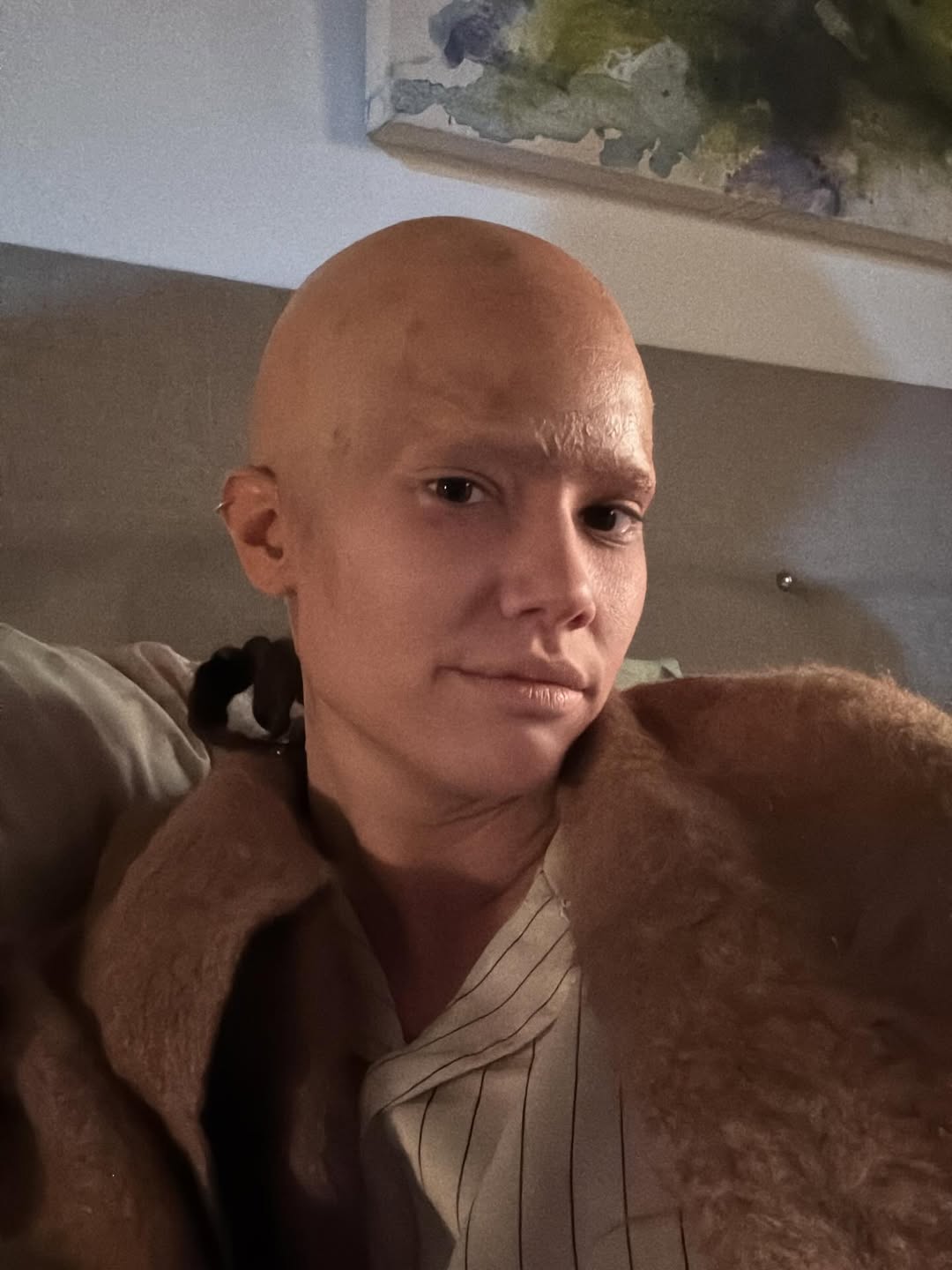 Manuela Viale mostrando su look para el largometraje "Instante" | Fuente: Instagram/manuvialeok