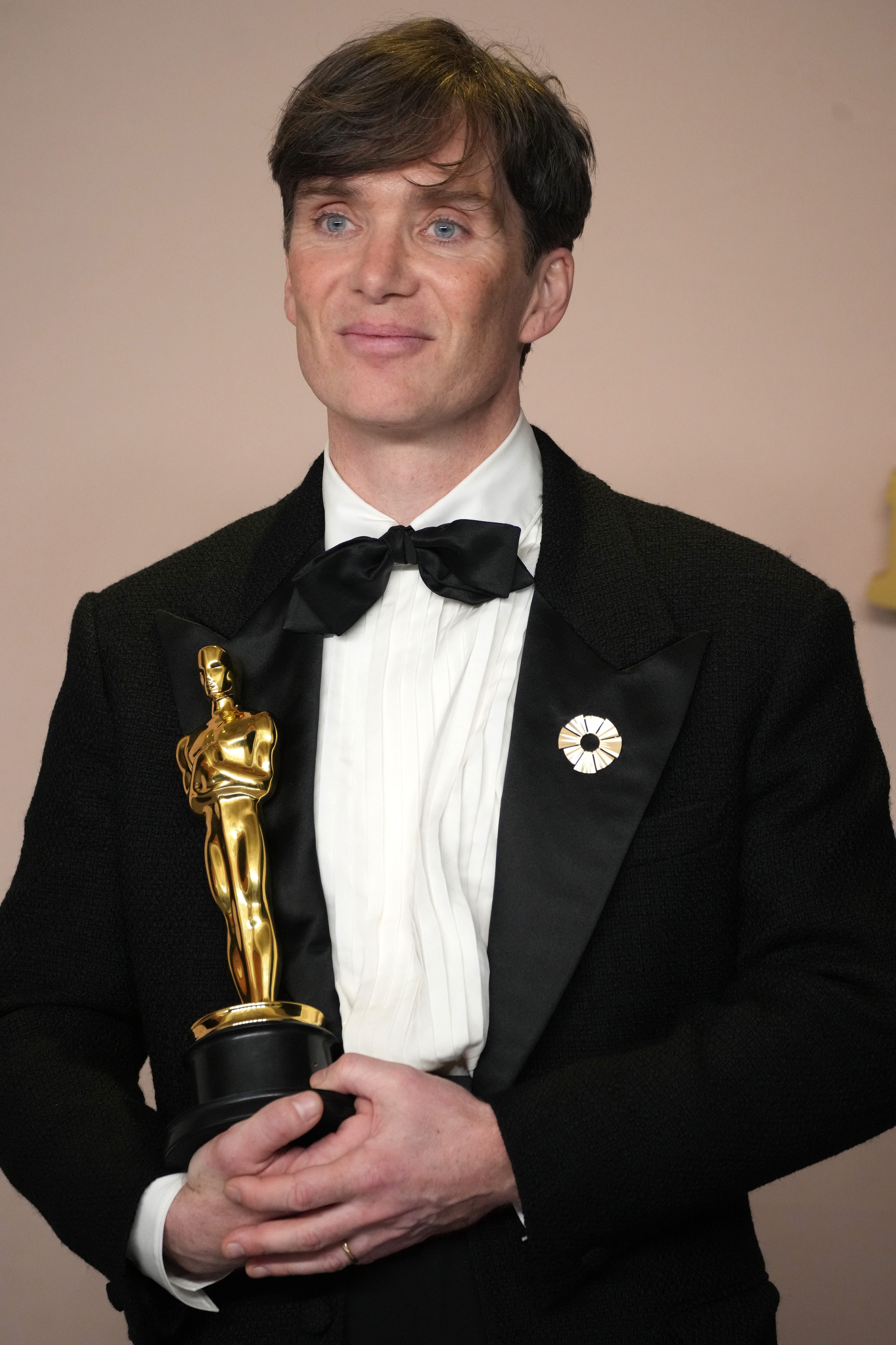 Cillian Murphy, ganador del premio al Mejor Actor Protagonista por "Oppenheimer", en el escenario de la 96ª edición de los Premios Anuales de la Academia, el 10 de marzo de 2024, en Hollywood, California | Fuente: Getty Images