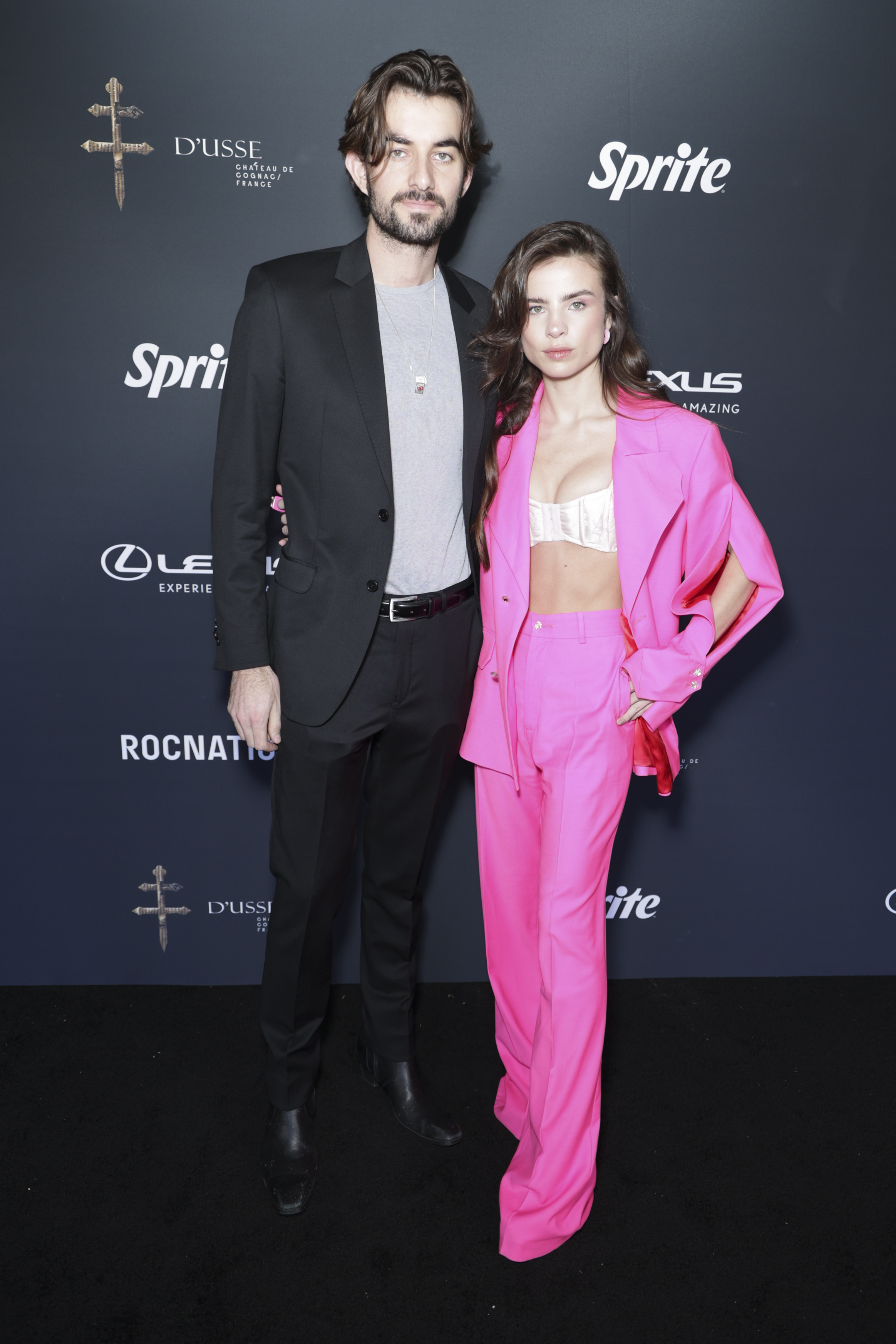 Conor Kennedy y Giulia Be en The Brunch de Roc Nation en Bel Air, California, el 4 de febrero de 2023 | Fuente: Getty Images