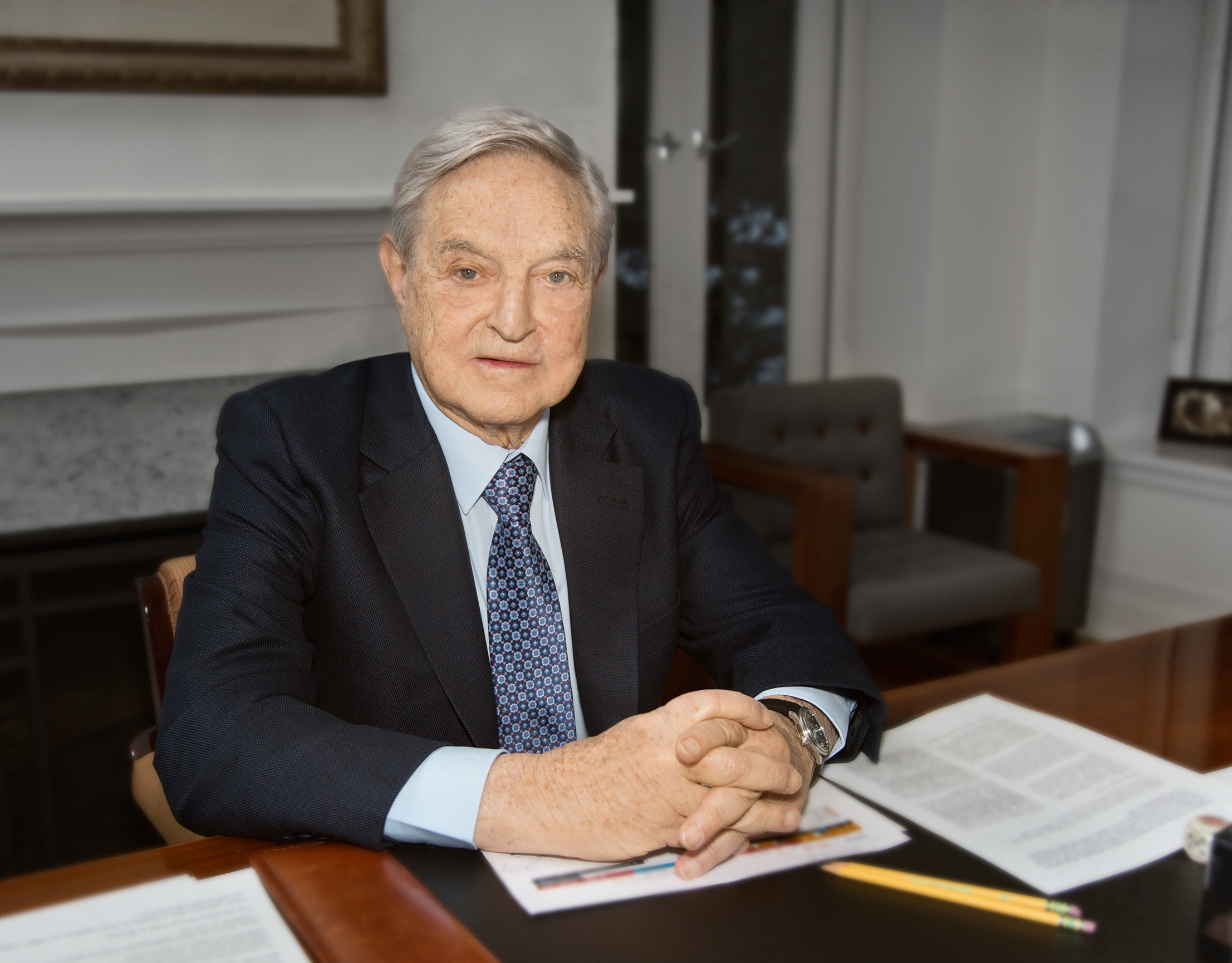George Soros posando para un retrato, el 2 de marzo de 2013, en Nueva York. | Foto: Getty Images