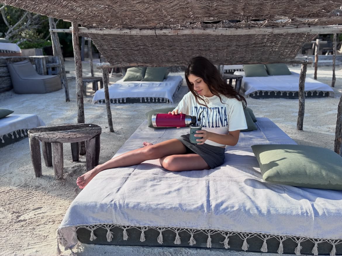 Rebeca Ricosta en sus vacaciones en Holbox, México | Fuente: Instagram/leosbaraglia