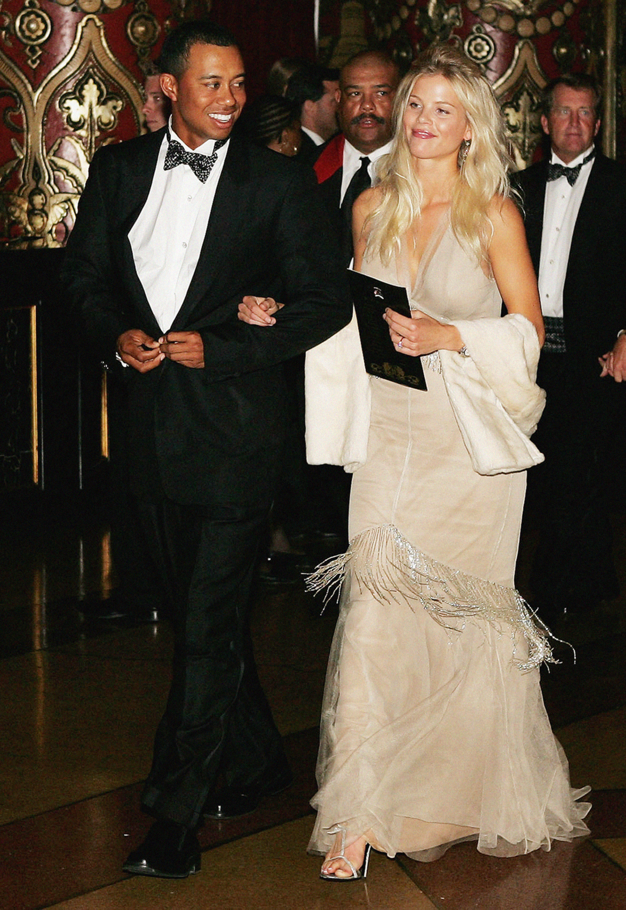 Tiger Woods y Elin Nordegren llegan a la Cena de Gala de la 35ª Copa Ryder Matches el 15 de septiembre de 2004 | Fuente: Getty Images