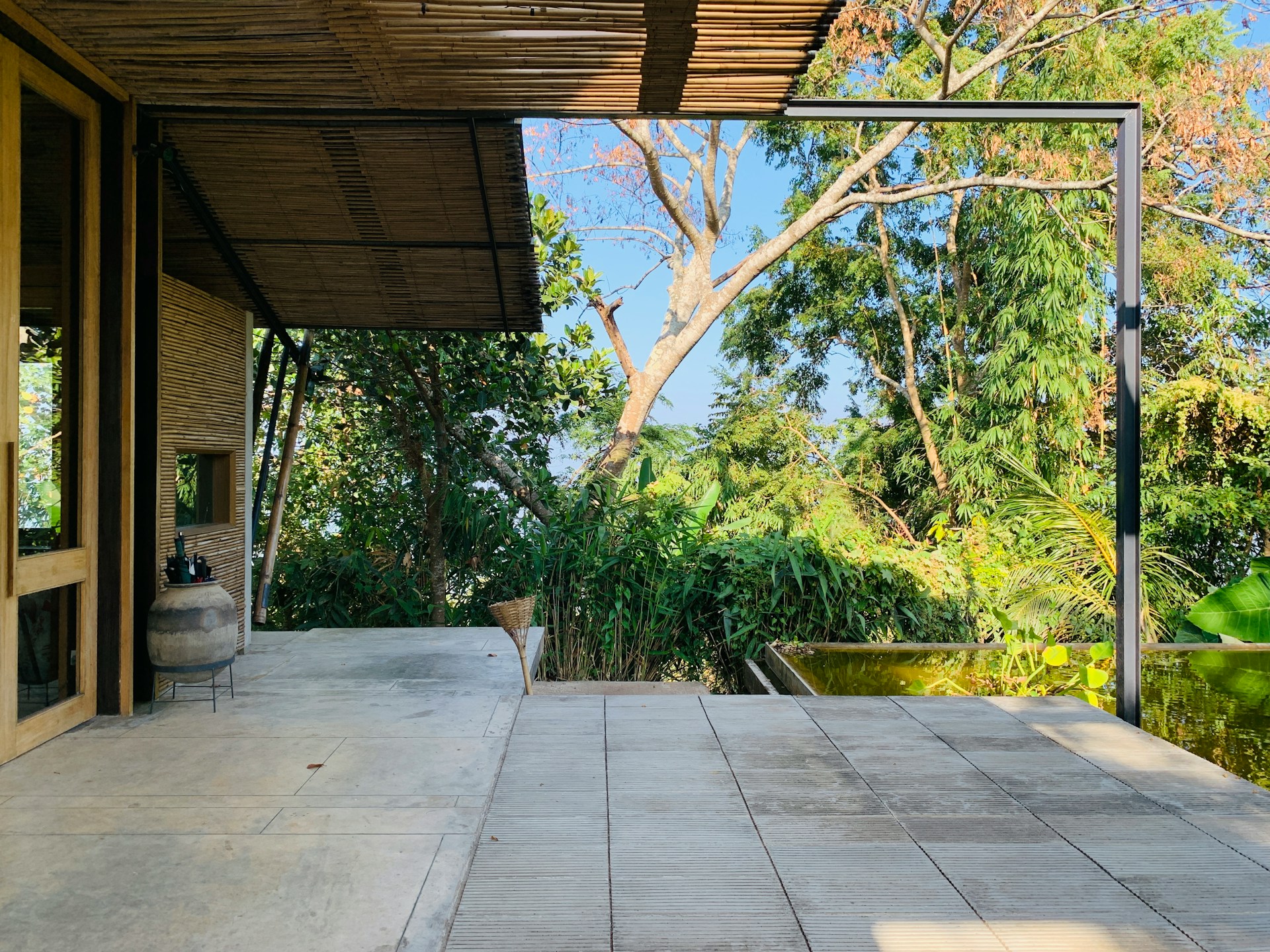 Un patio vacío | Fuente: Unsplash