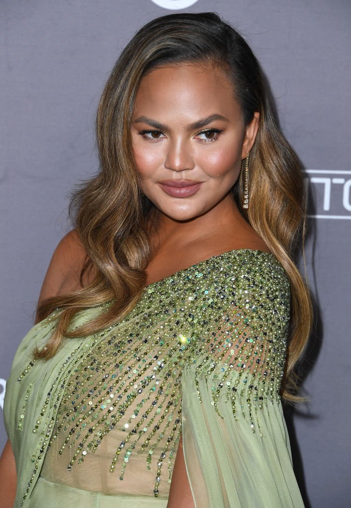 Chrissy Teigen en la Gala Baby2Baby de 2019 en Culver City, California. | Foto: Getty Images.