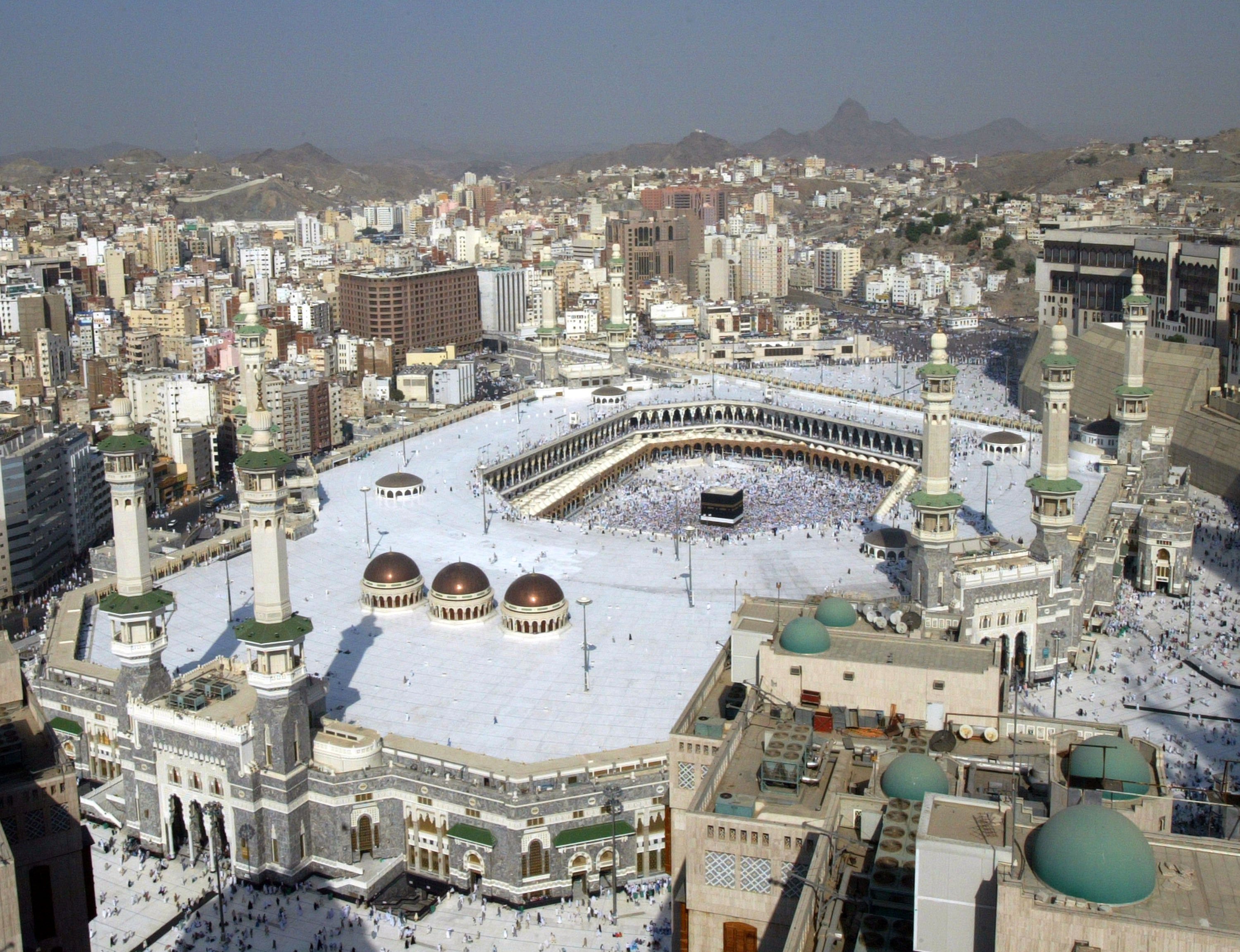 La Gran Mezquita y la sagrada Kaaba, los sitios más sagrados en el mundo islámica, en la Mecca, Arabia Saudita || Fuente: Getty Images