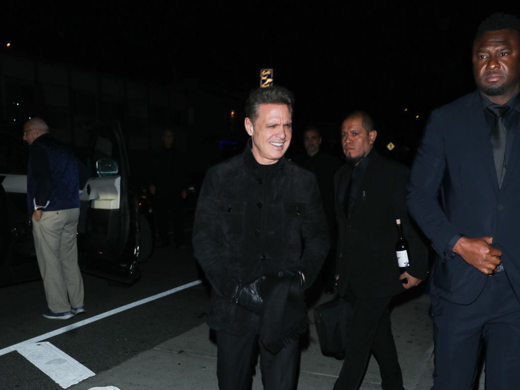 Luis Miguel es visto el 30 de abril de 2024 en Los Ángeles, California. | Fuente: Getty Images