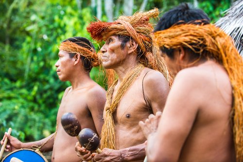 Músicos locales amazónicos no identificados. | Fuente: Shutterstock