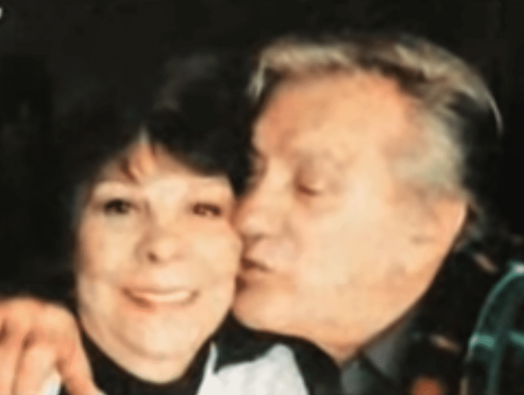 Joaquín Cordero y su esposa Alma Guzmán. | Imagen: YouTube/CanalTVC MX