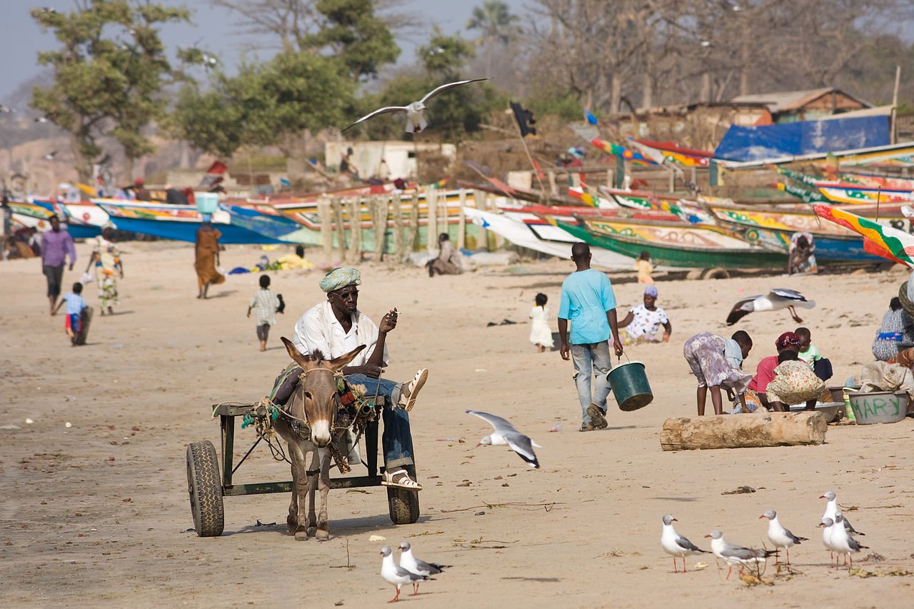 Playa en Gambia. Fuente: Wikimedia Commons