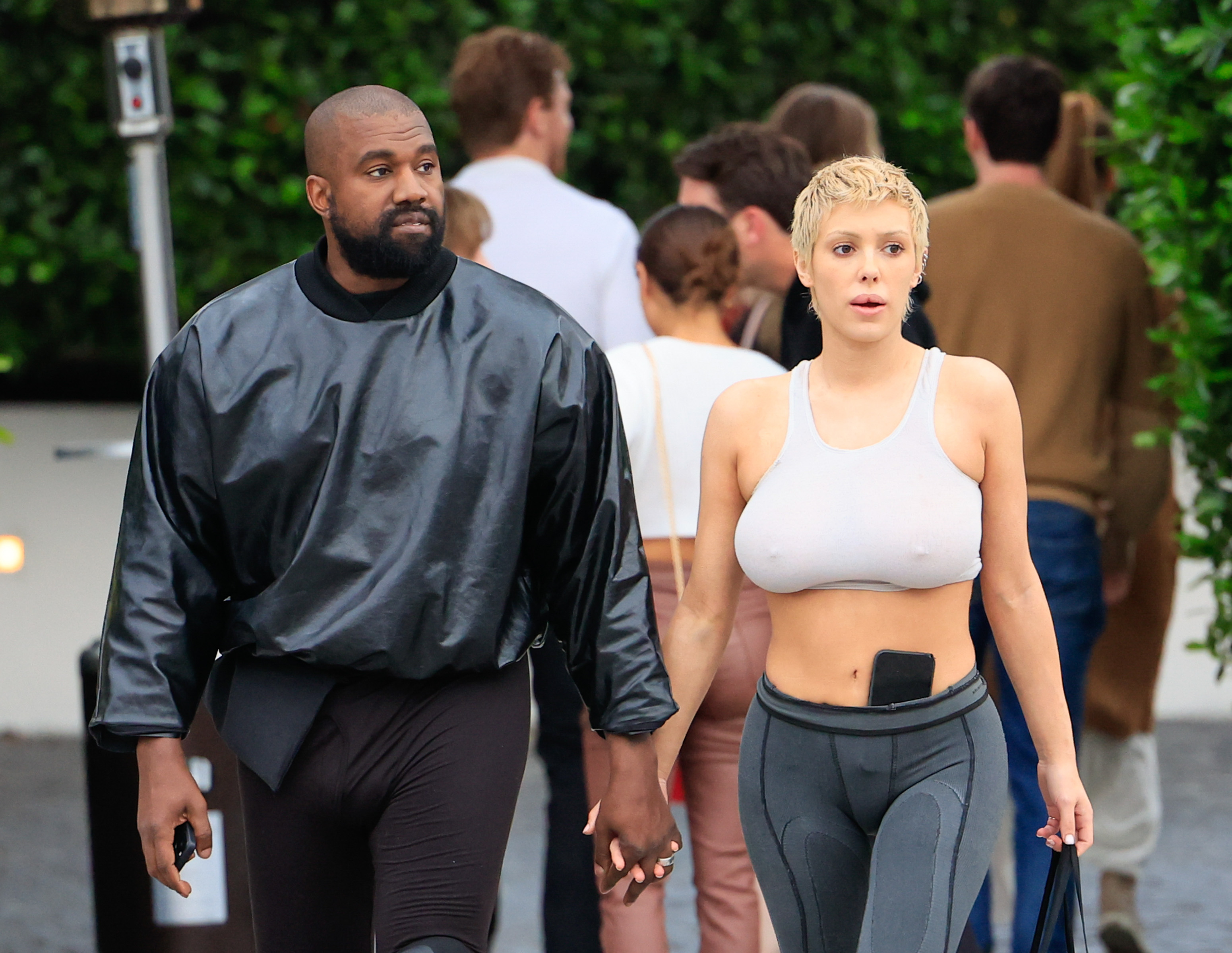 Kanye West y Bianca Censori vistos el 13 de mayo de 2023, en Los Ángeles, California. | Fuente: Getty Images