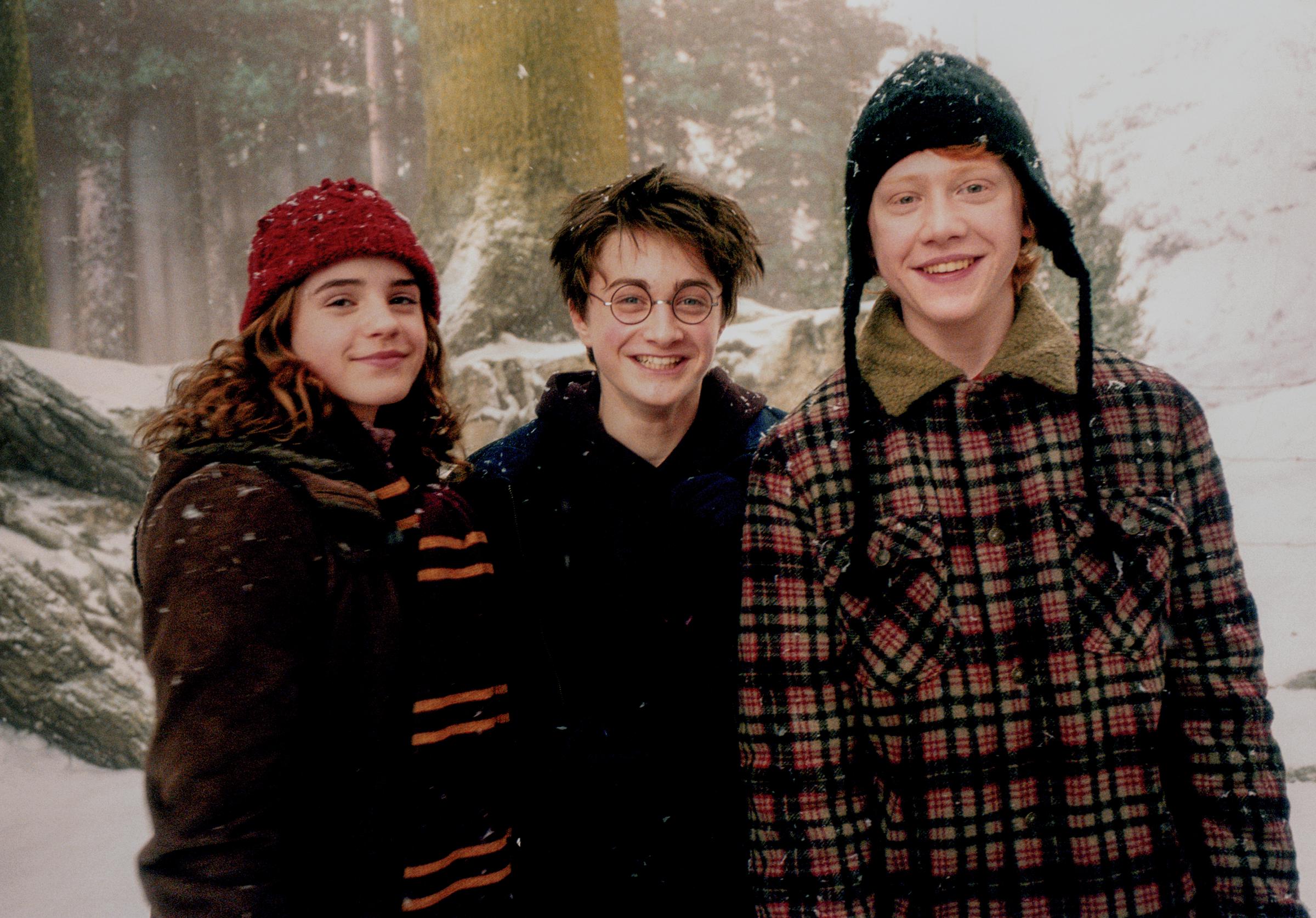 Emma Watson, Daniel Radcliffe y Rupert Grint en el rodaje de "Harry Potter and the Prisoner of Azkaban", en Londres, Inglaterra, en 2003 | Fuente: Getty Images