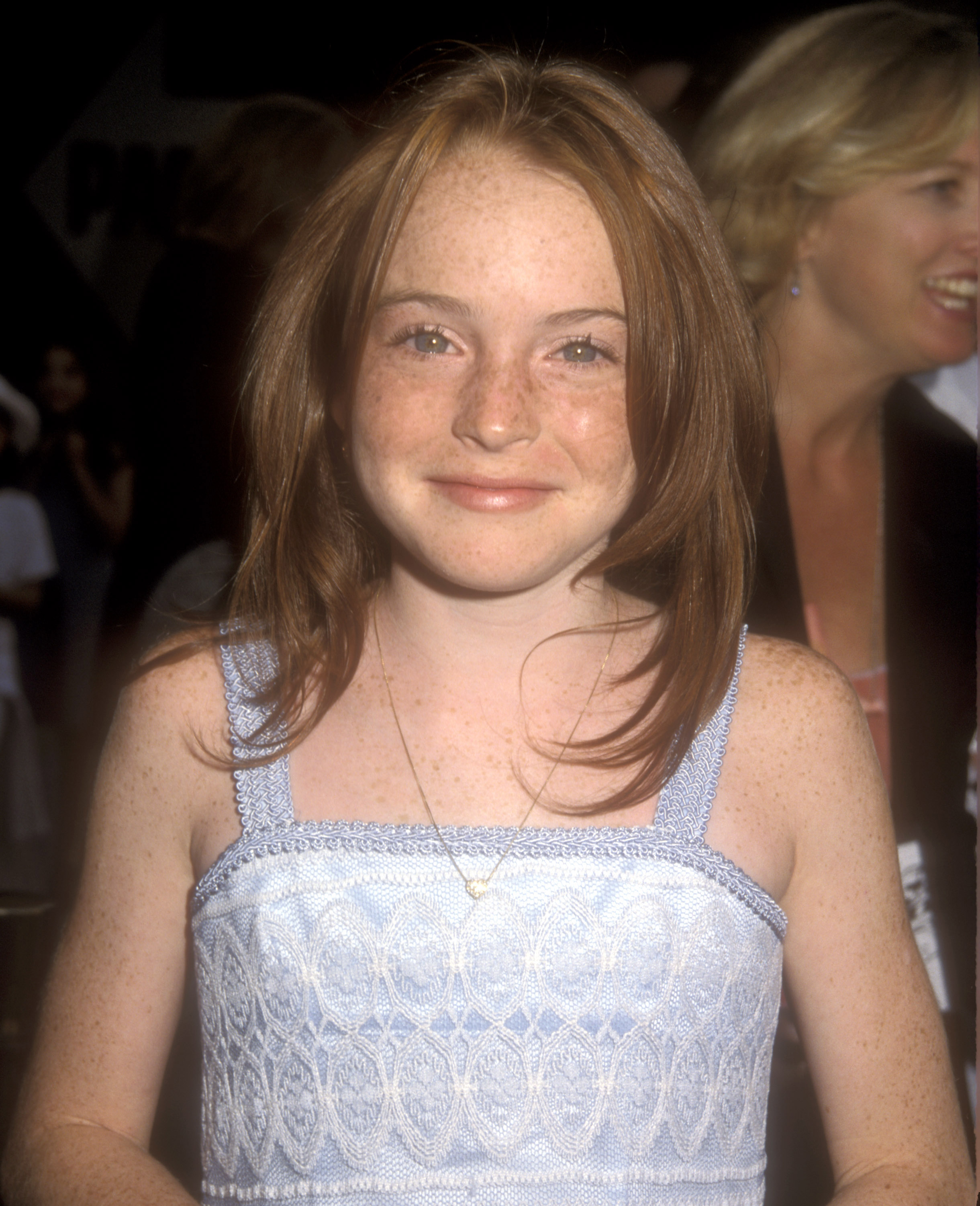 La joven actriz fotografiada durante el estreno de "Parent Trap" en 1998 | Fuente: Getty Images