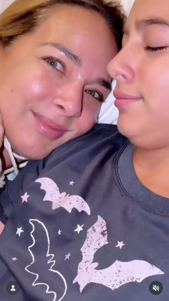 Adamari López compartiendo junto su hija Alaïa en un divertido video hogareño | Fuente: Instagram/adamarilopez