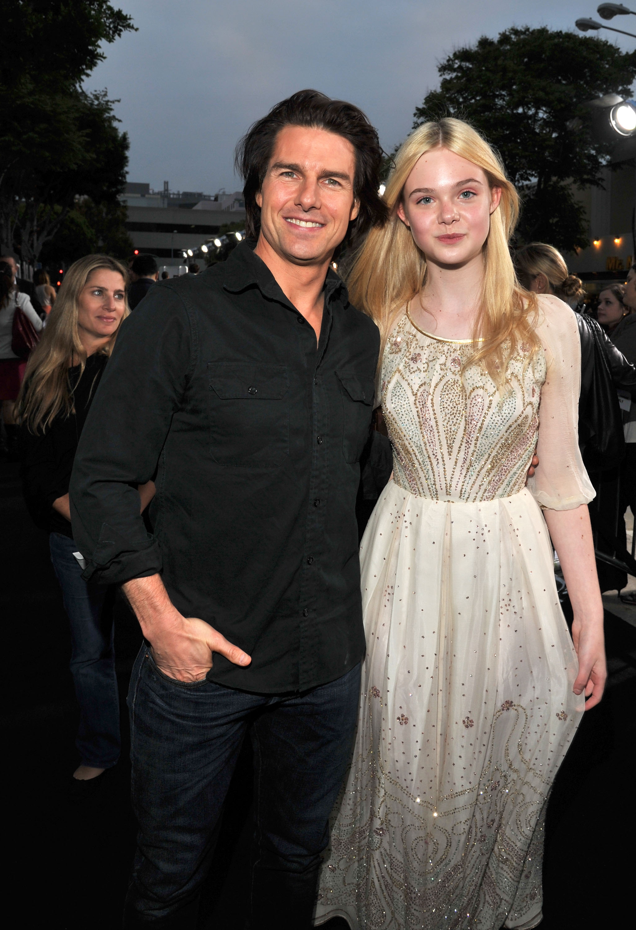 Tom Cruise y Elle Fanning en el estreno de "Super 8" en Los Ángeles el 8 de junio de 2011, en Westwood, California | Foto: Getty Images