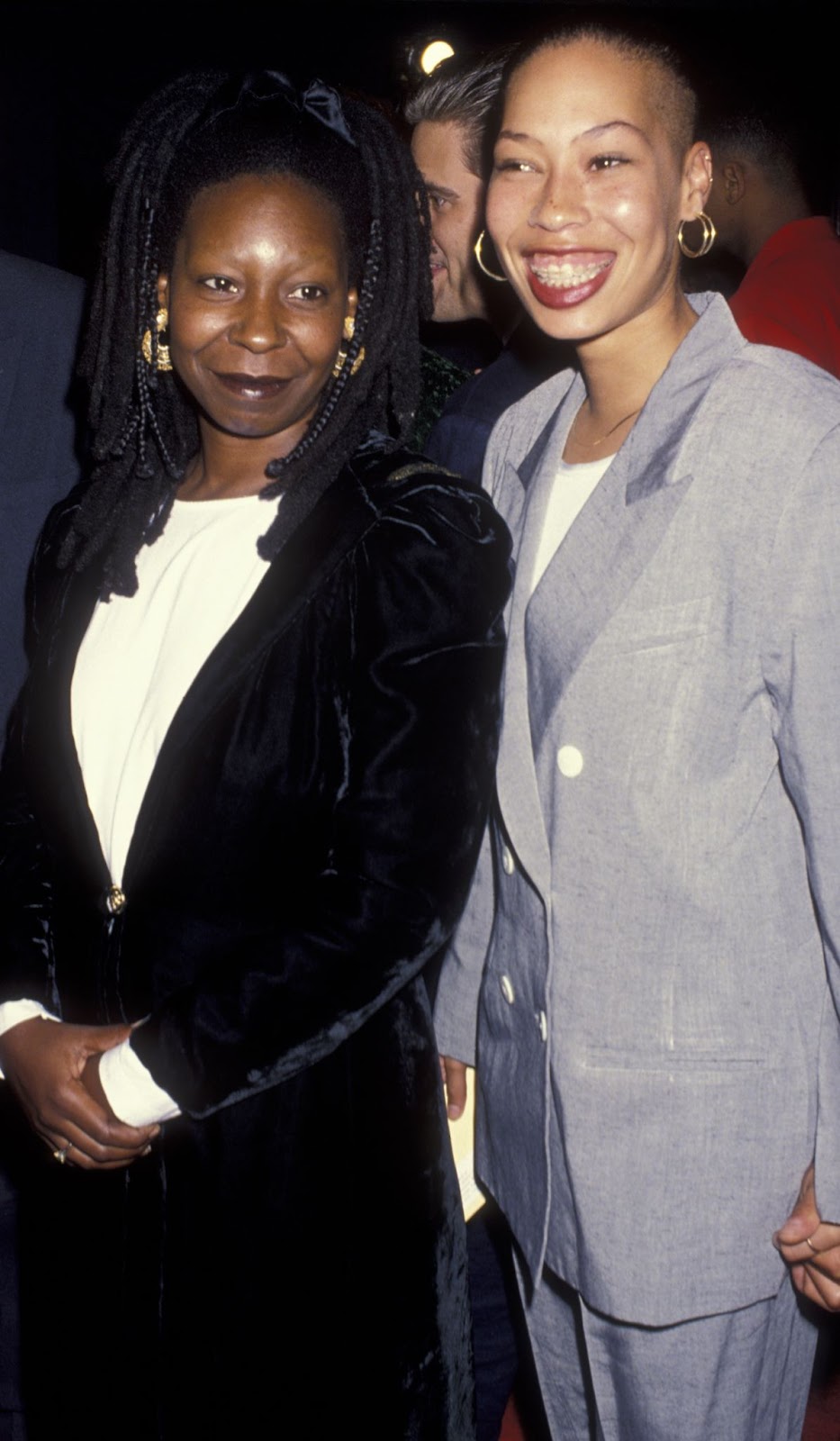 Whoopi Goldberg y Alex Martin en el estreno de "Made In America" el 27 de mayo de 1993, en Westwood, California | Fuente: Getty Images