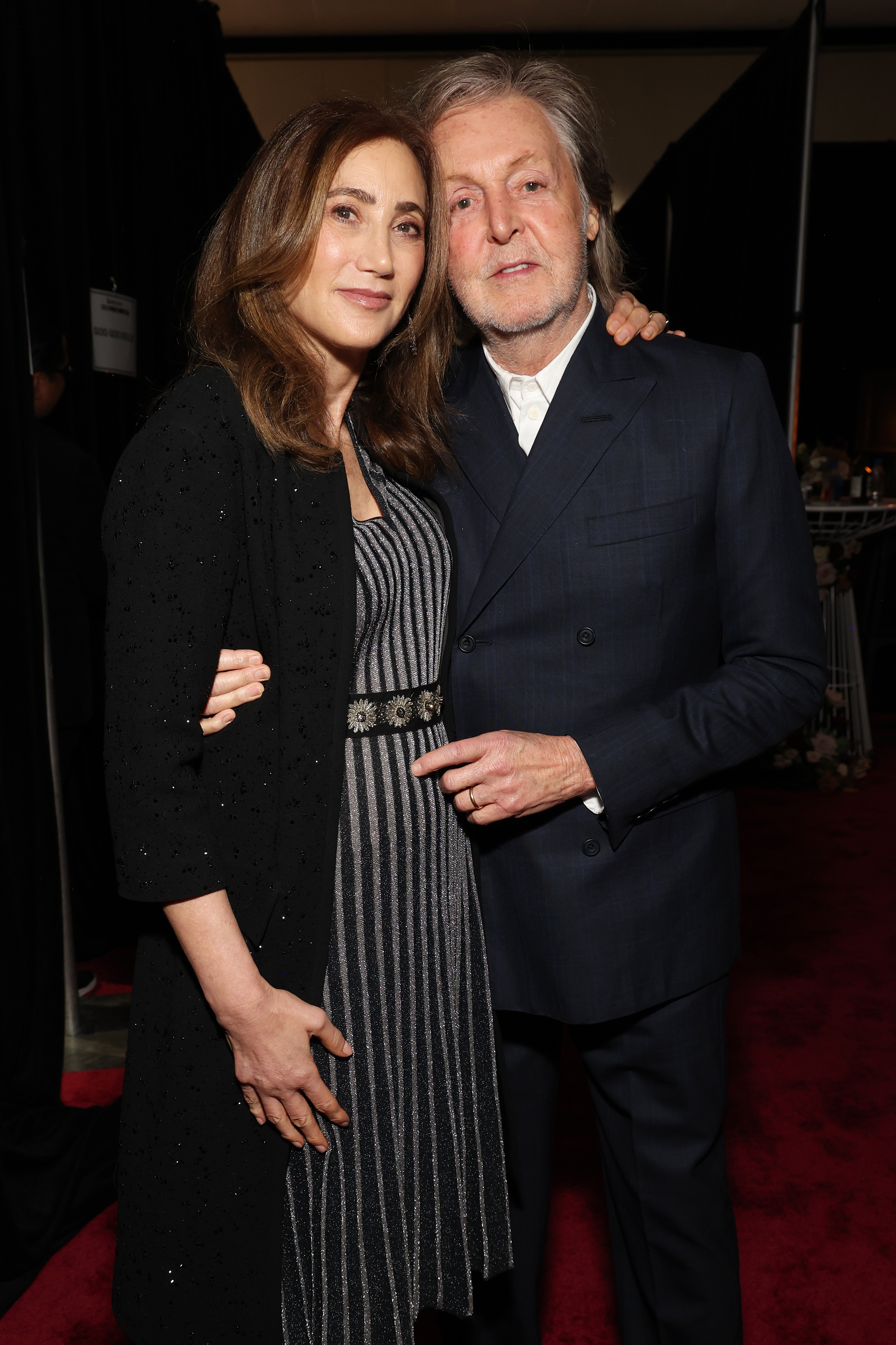 Nancy Shevell y Paul McCartney en la ceremonia MusiCares Persona del Año 2024 en honor a Jon Bon Jovi durante la 66ª edición de los Premios Grammy en Los Ángeles, California, el 2 de febrero de 2024 | Fuente: Getty Images