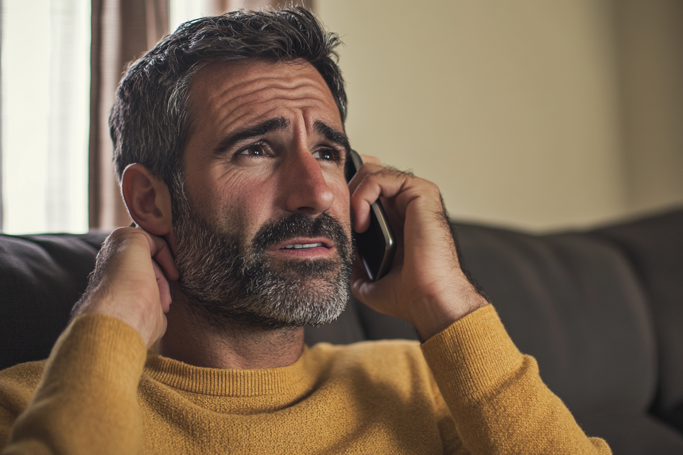 Un hombre hablando por teléfono | Fuente: Midjourney