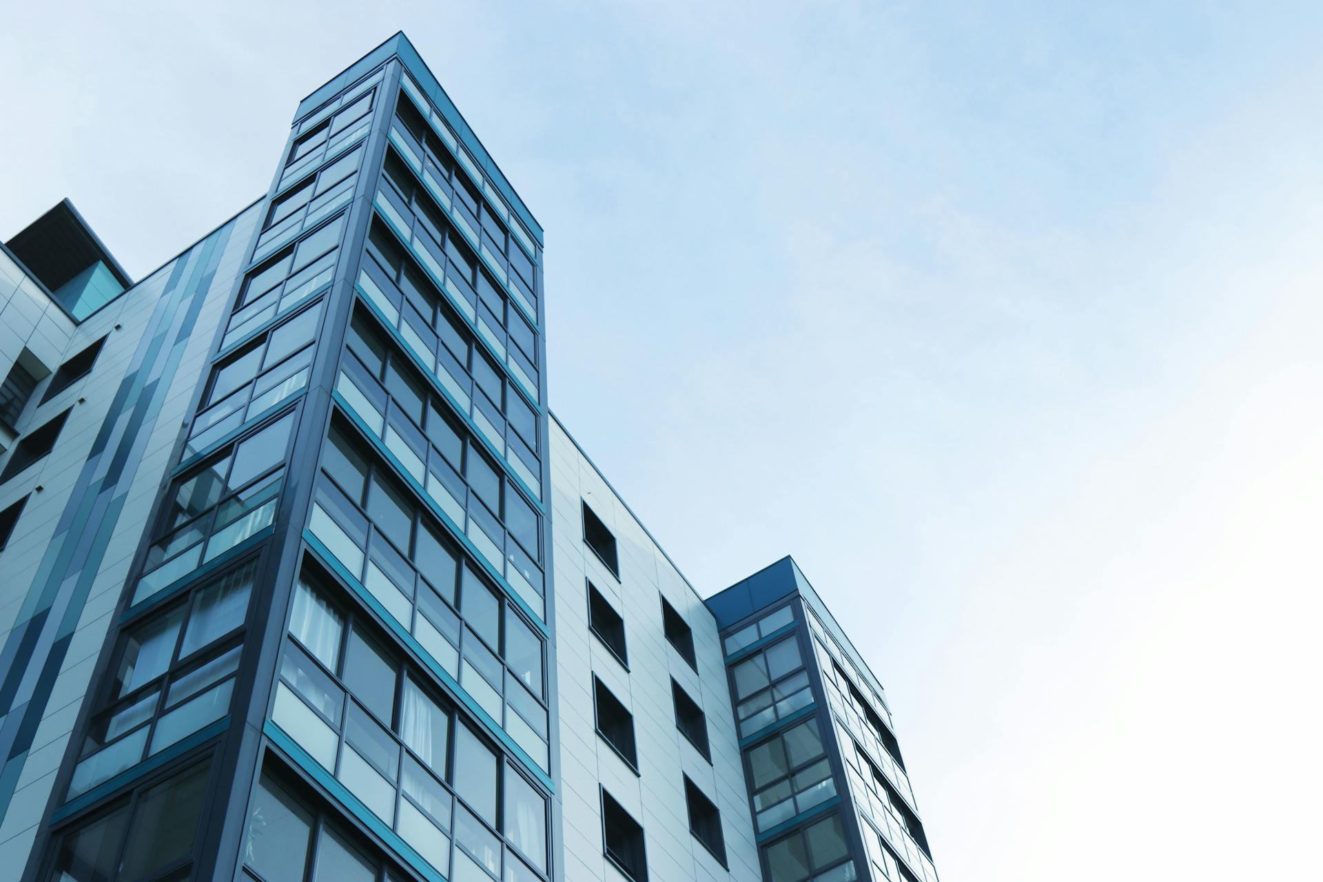 Un edificio de apartamentos | Fuente: Pexels