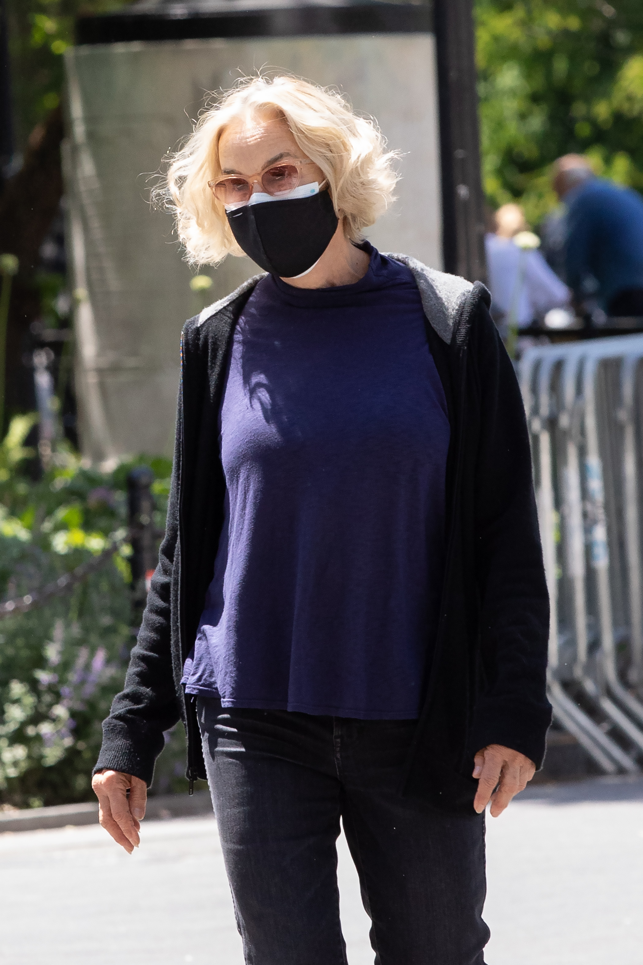 Jessica Lange pasea por la ciudad el 11 de mayo de 2021 en Nueva York | Fuente: Getty Images