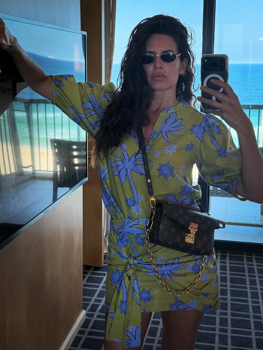 Isabel Macedo en el balcón de su hotel en Río de Janeiro, Brasil | Fuente: Instagram/ isabelmacedophoto