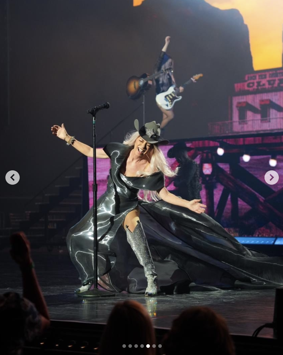 Shania Twain en el escenario en una foto del 8 de septiembre de 2024 | Fuente: Instagram/shaniatwain