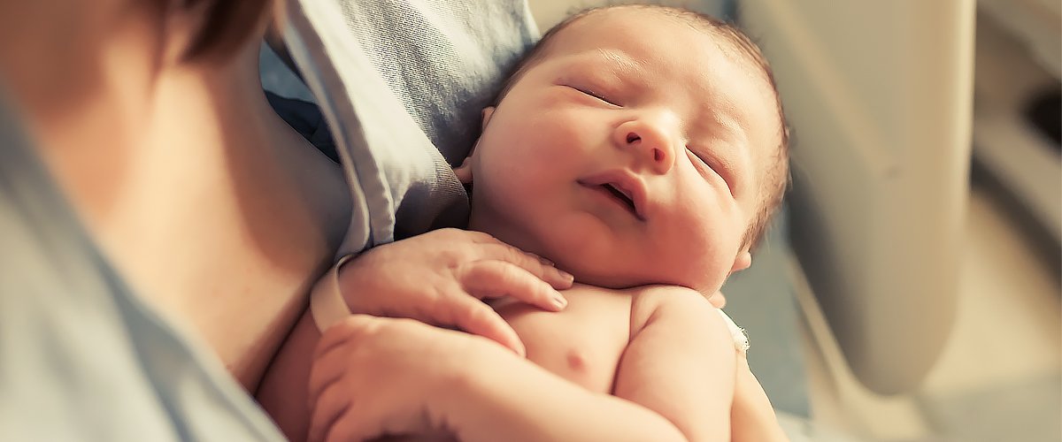 Bebé en brazos. | Foto: Shutterstock