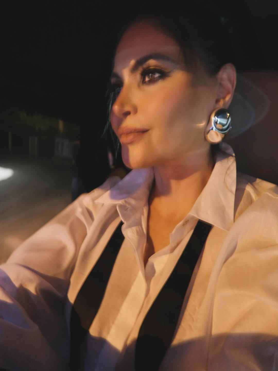Chiquinquirá Delgado mostrando su atuendo, inspirado en Chita Rivera, para el evento 100 Latinas Powerhouse de la revista ¡HOLA! | Fuente: Instagram/chiqui_delgado