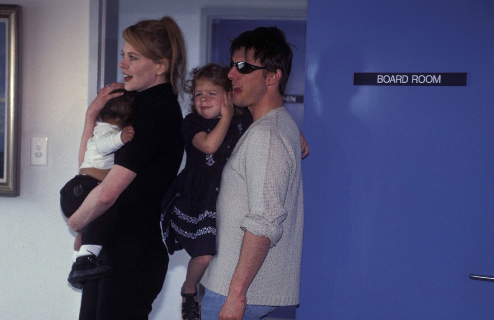 Nicole Kidman y Tom Cruise vistos con sus hijos en 1996 | Fuente: Getty Images