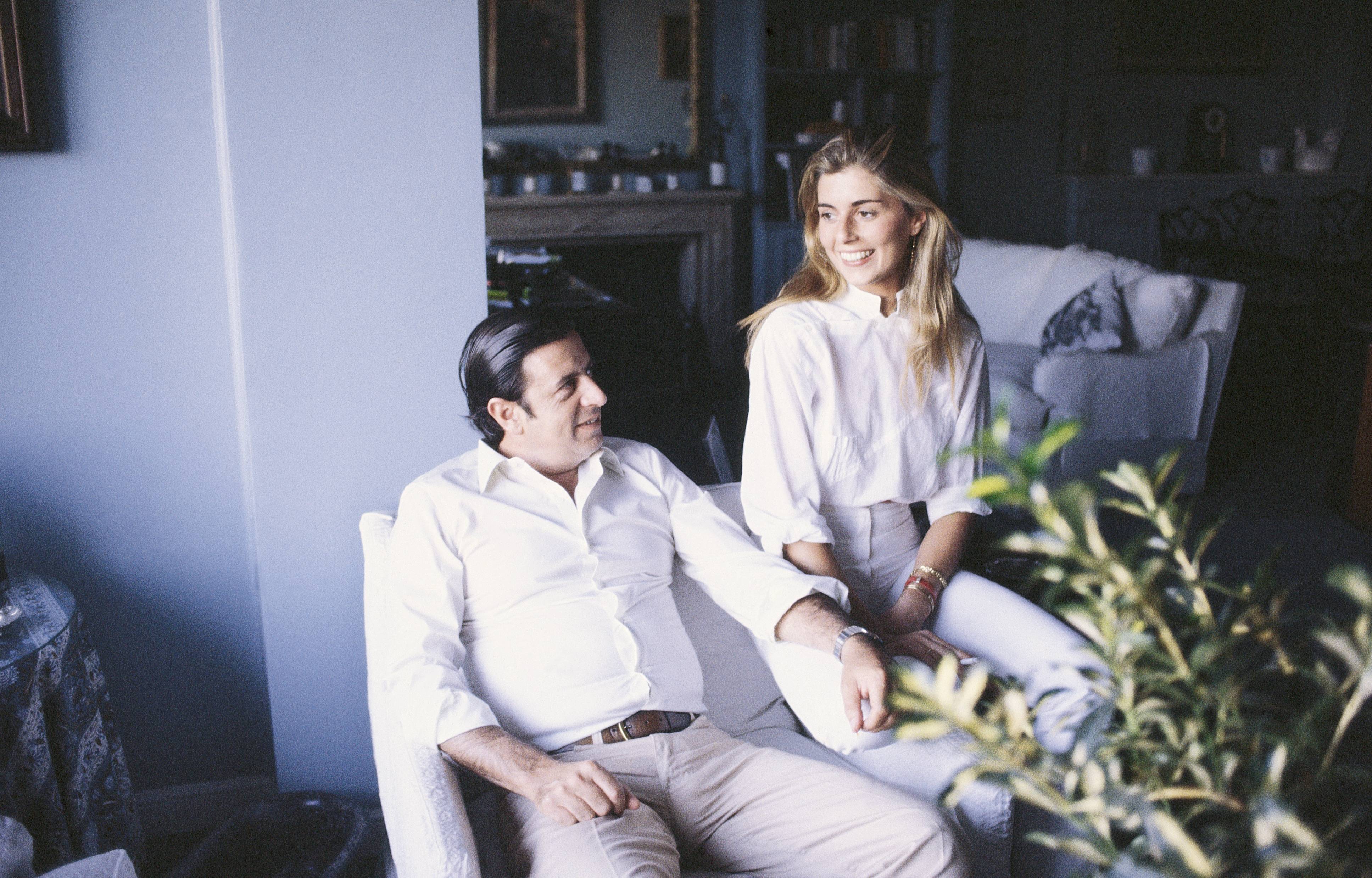 Marta Chávarri sentada junto a Fernando Falcó cuando estaban casados, en 1982. │ Foto: Getty Images