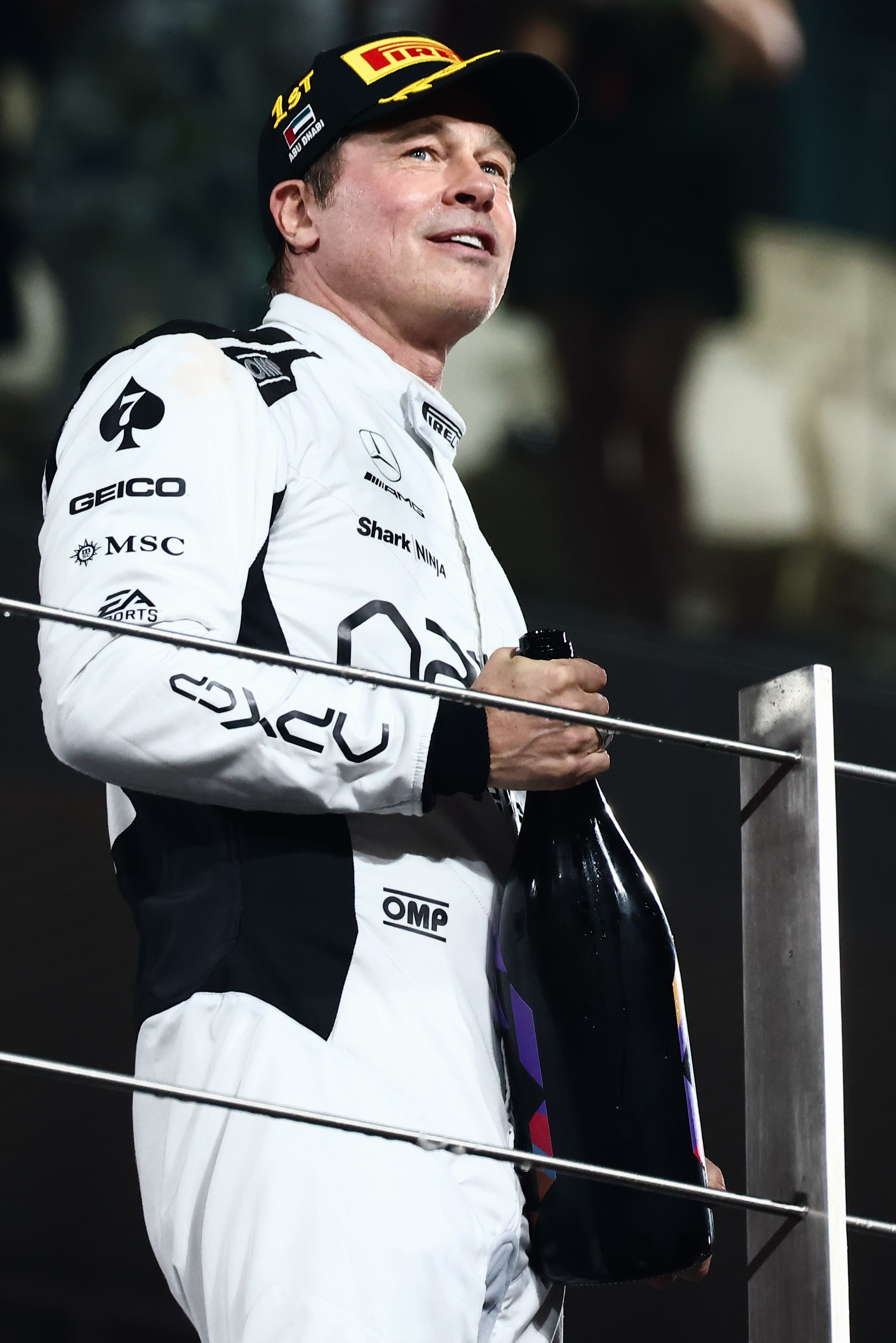 Brad Pitt filmando una escena de "F1" durante el Gran Premio de Fórmula 1 de Abu Dhabi. | Fuente: Getty Images