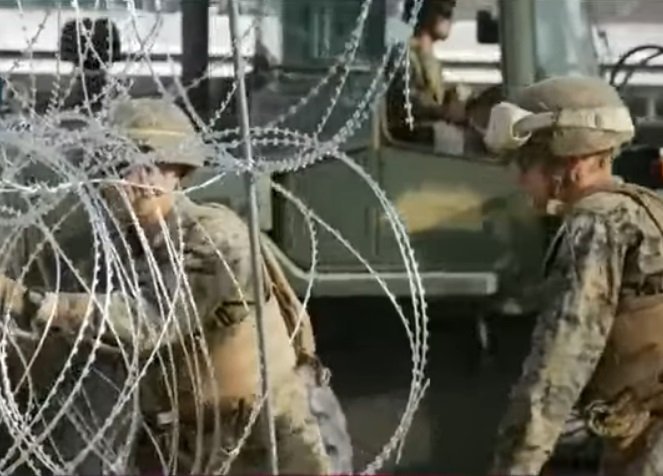 Ejército instala alambre de púas | Fotos: YouTube/Excelsior TV