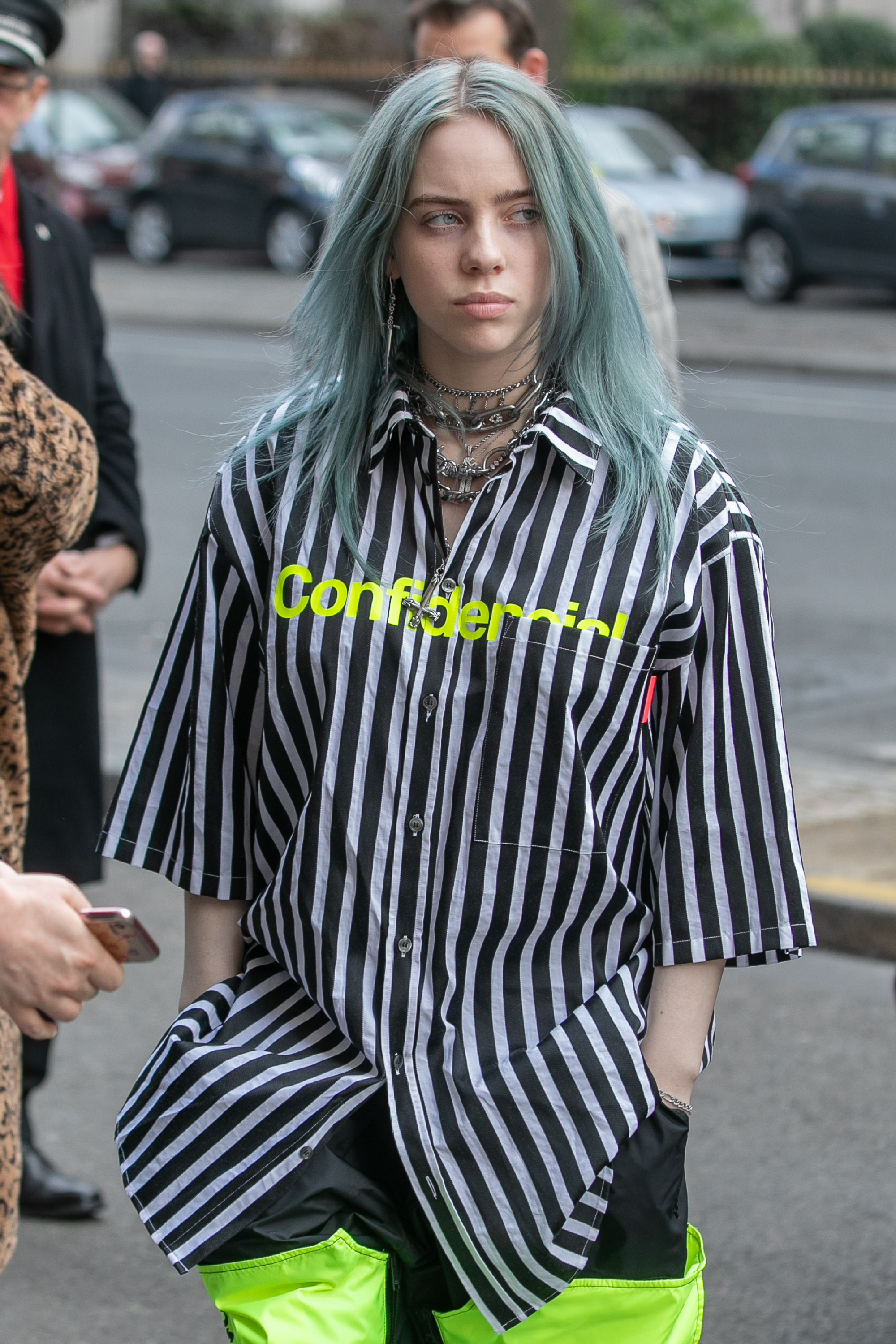 Billie Eilish es vista en París, Francia, el 20 de febrero de 2019 | Fuente: Getty Images