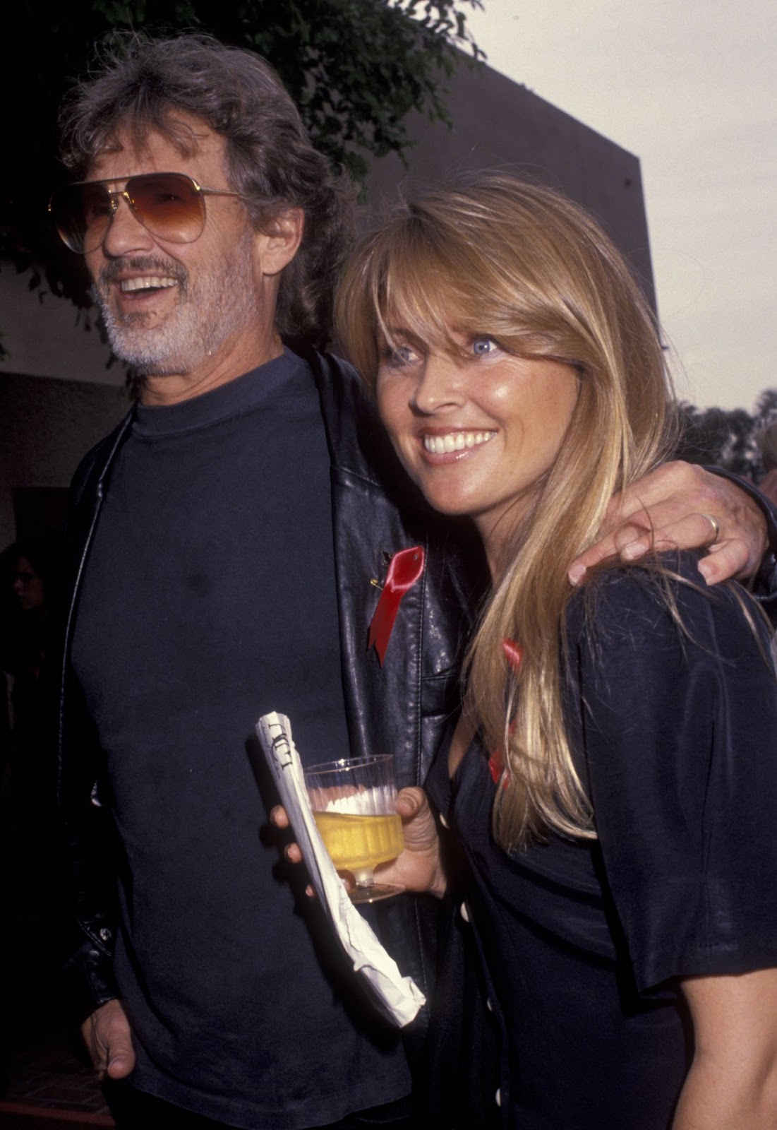 Kris y Tracy Kristofferson en los 27º Premios Anuales de la Academia de Música Country el 29 de abril de 1992, en Los Ángeles, California. | Fuente: Getty Images