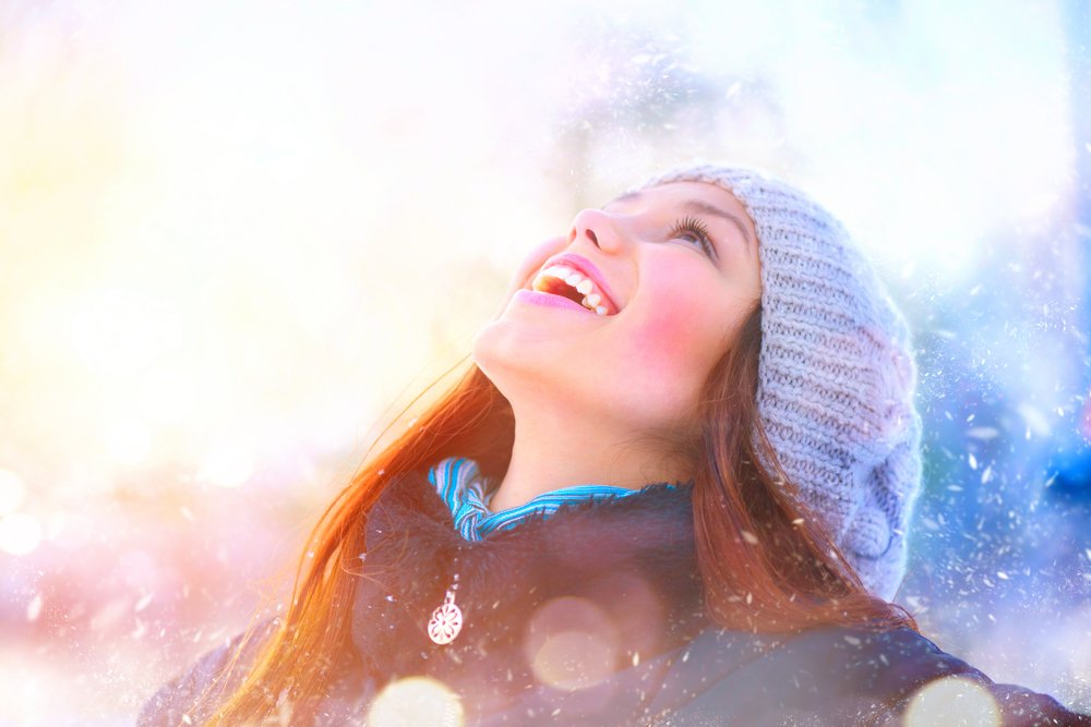 Chica disfrutando el invierno. | Foto: Shutterstock